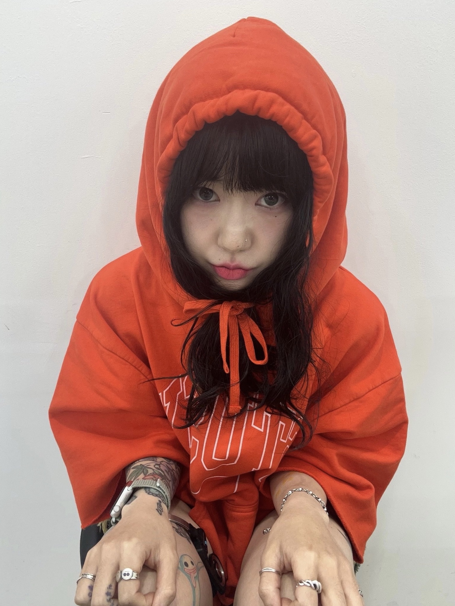 Stussy SS Boxy Cropped Hoodie Orange 착용 스타일 - 1