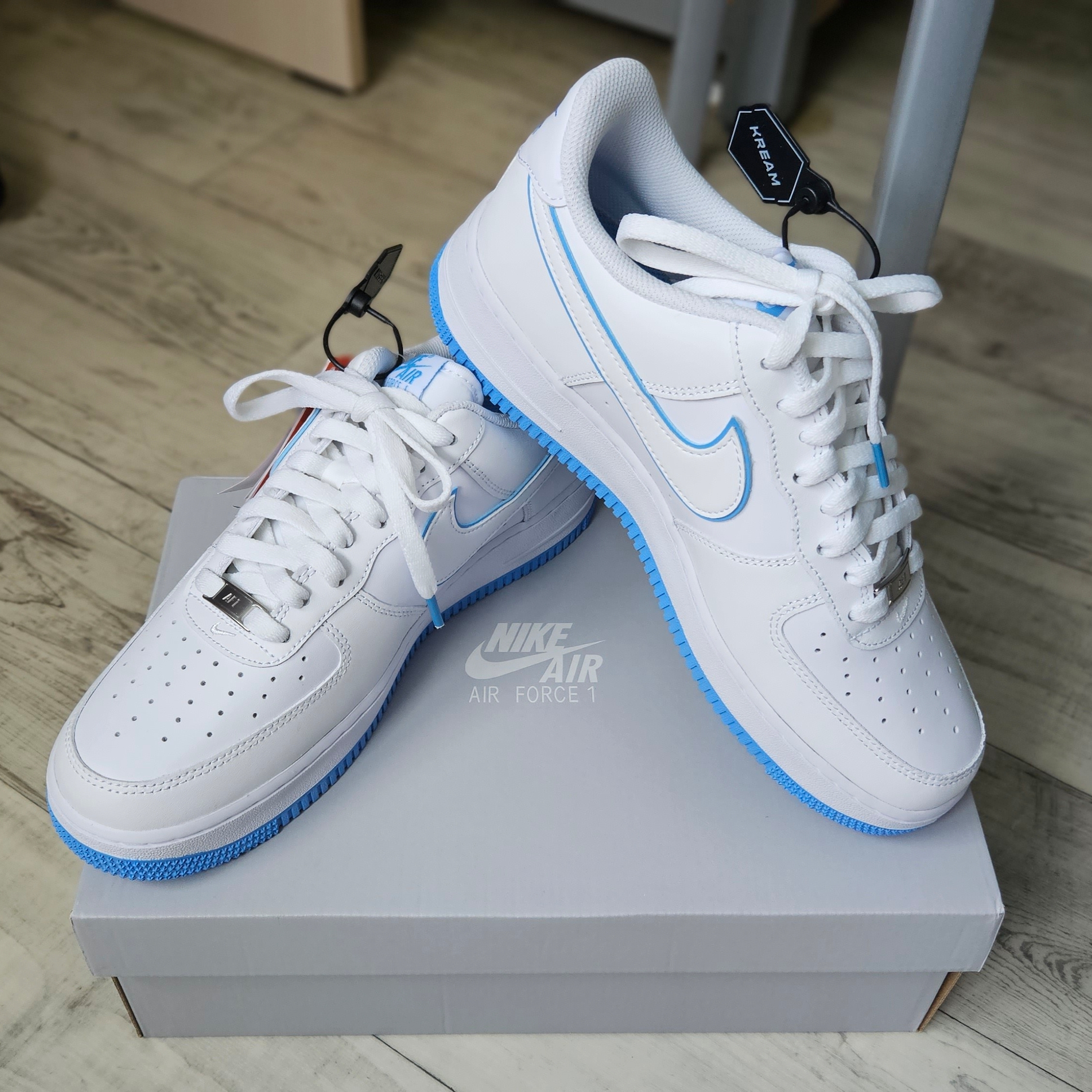 Nike Air Force 1 '07 White University Blue 착용 스타일