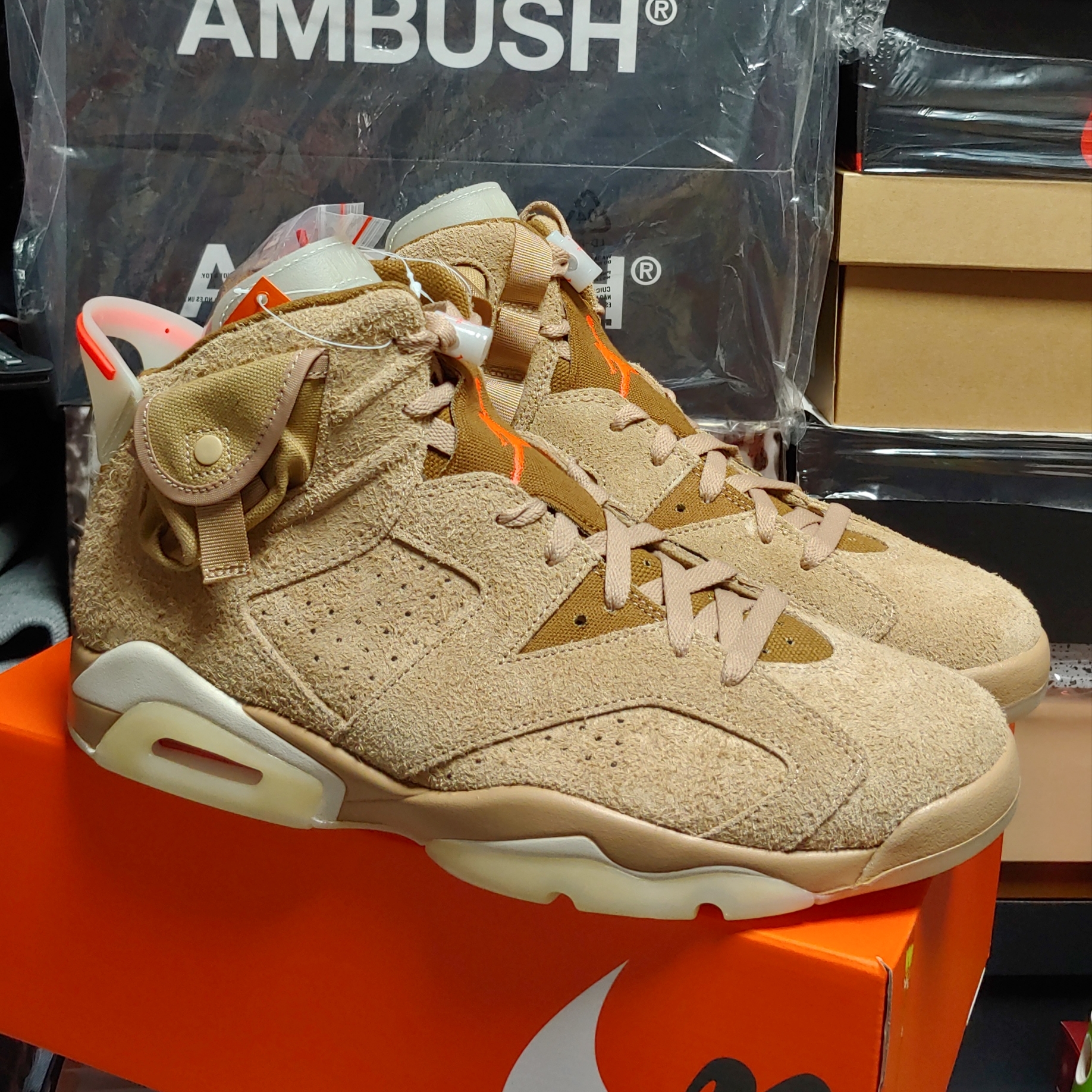 Jordan 6 x Travis Scott Retro SP British Khaki 착용 스타일 - 4