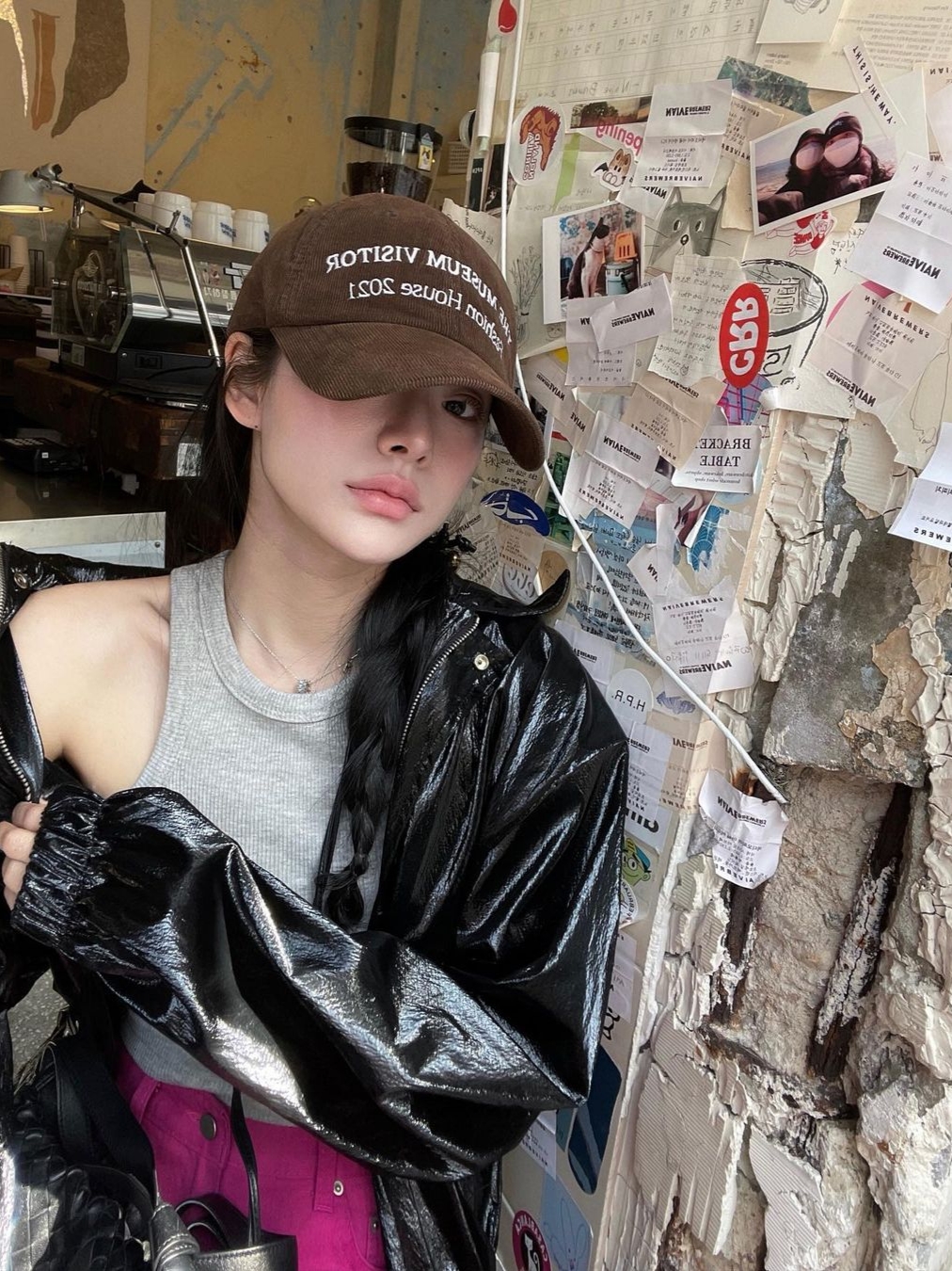 The Museum Visitor Corduroy Ball Cap Brown 착용 스타일 - 1