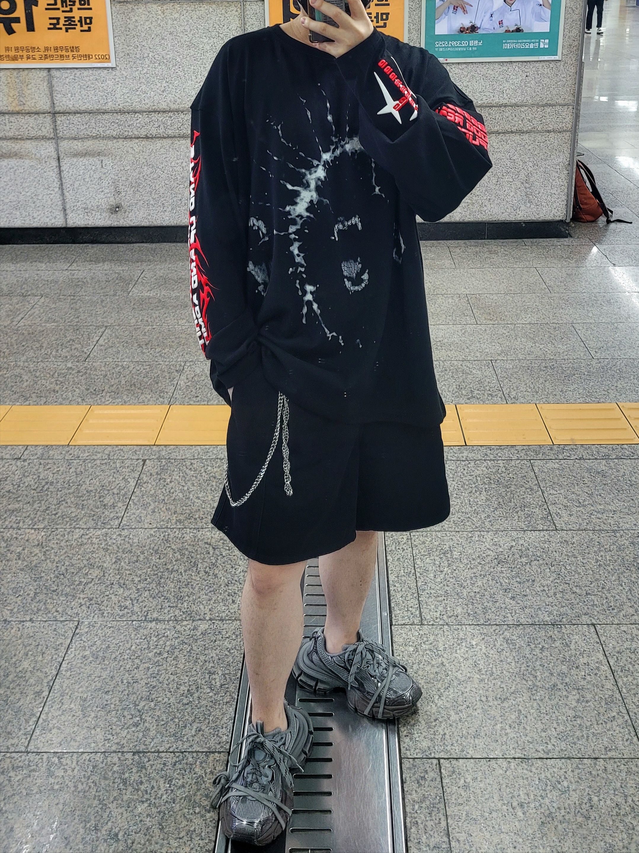 [KREAM 단독] Ourpas 061 Hell Runner Long Sleeve Black 착용 스타일 - 2