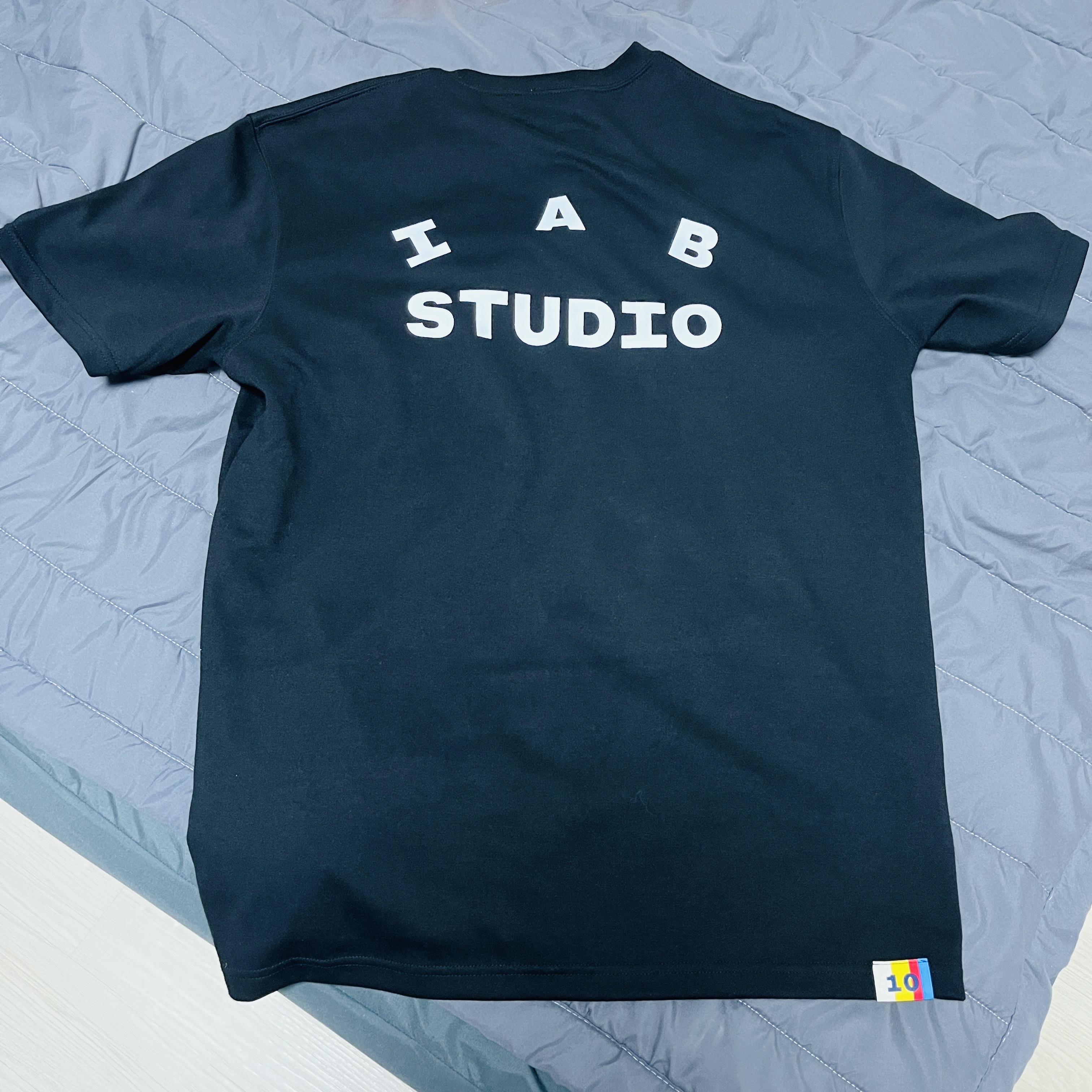 IAB Studio 10th Anniversary T-Shirts Pack White & Black (2 Pack), IAB Studio 10th Anniversary T-Shirt Black 착용 스타일