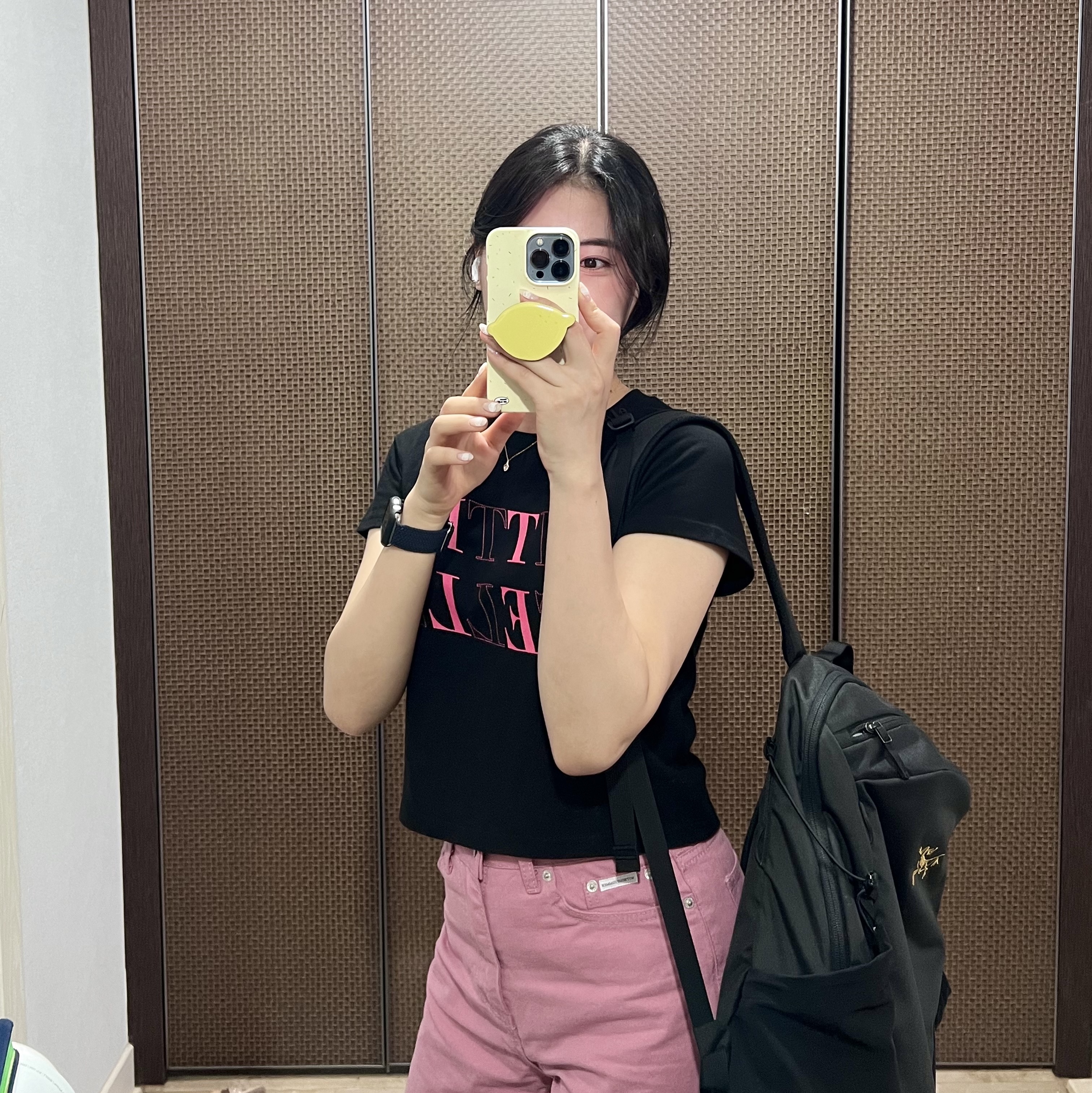 Arc'teryx Mantis 16 Backpack Black, Cosymosy Ugly Bird Keyring Pink 착용 스타일 - 4