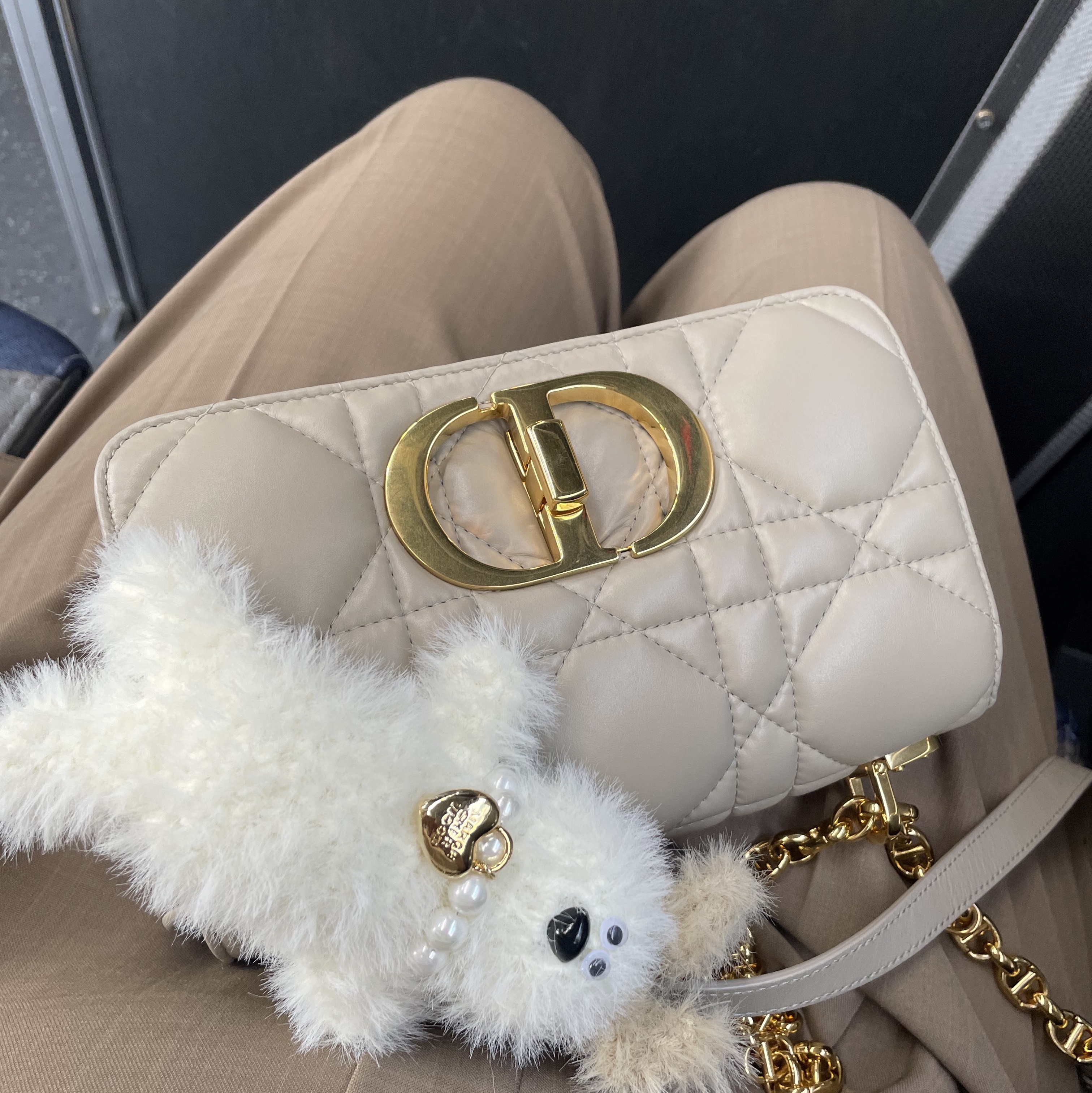 Margesherwood Wood Keyring White 착용 스타일