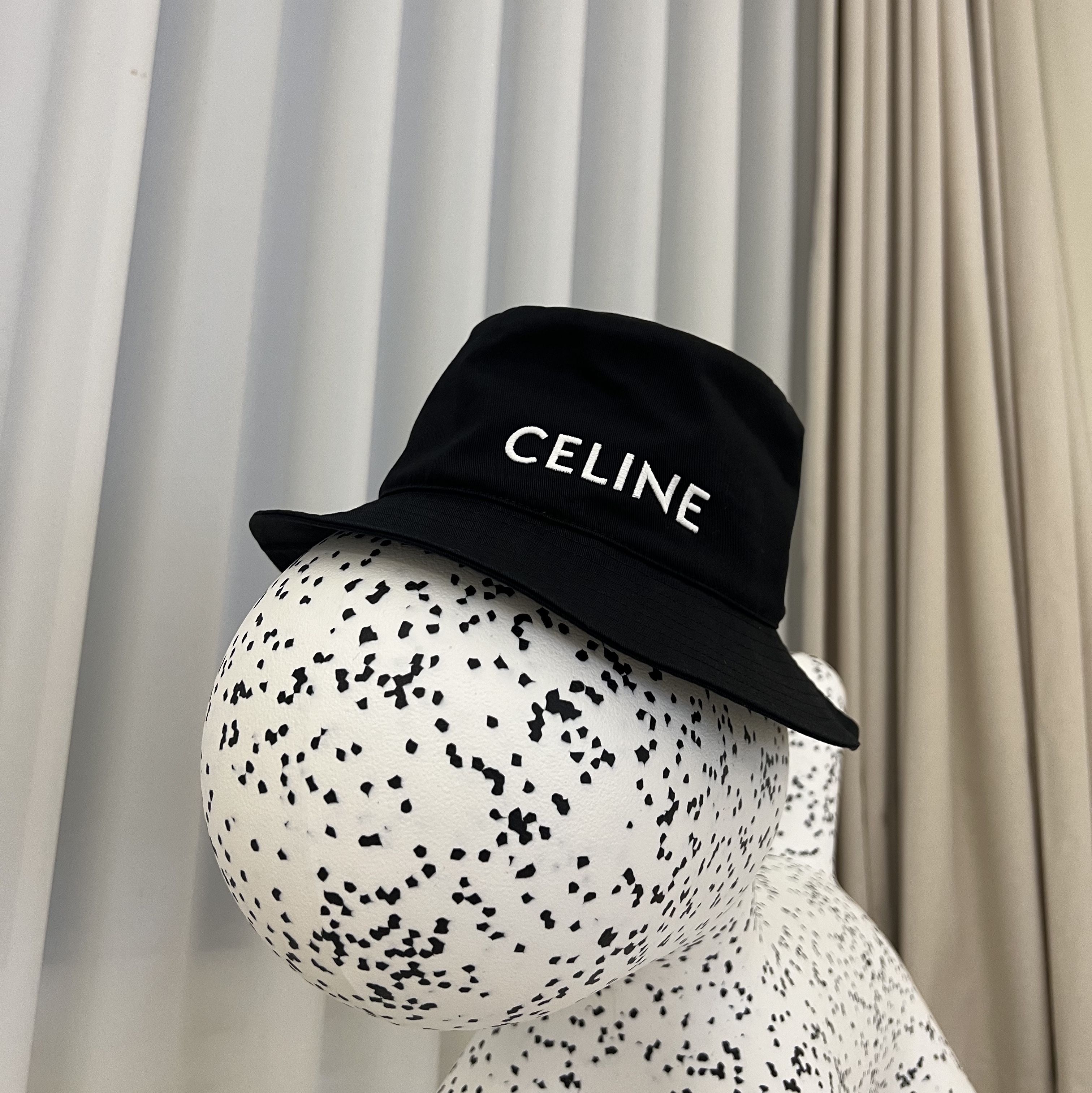Celine Embroidered Bucket Hat in Cotton Gabardine Ultra Black 착용 스타일