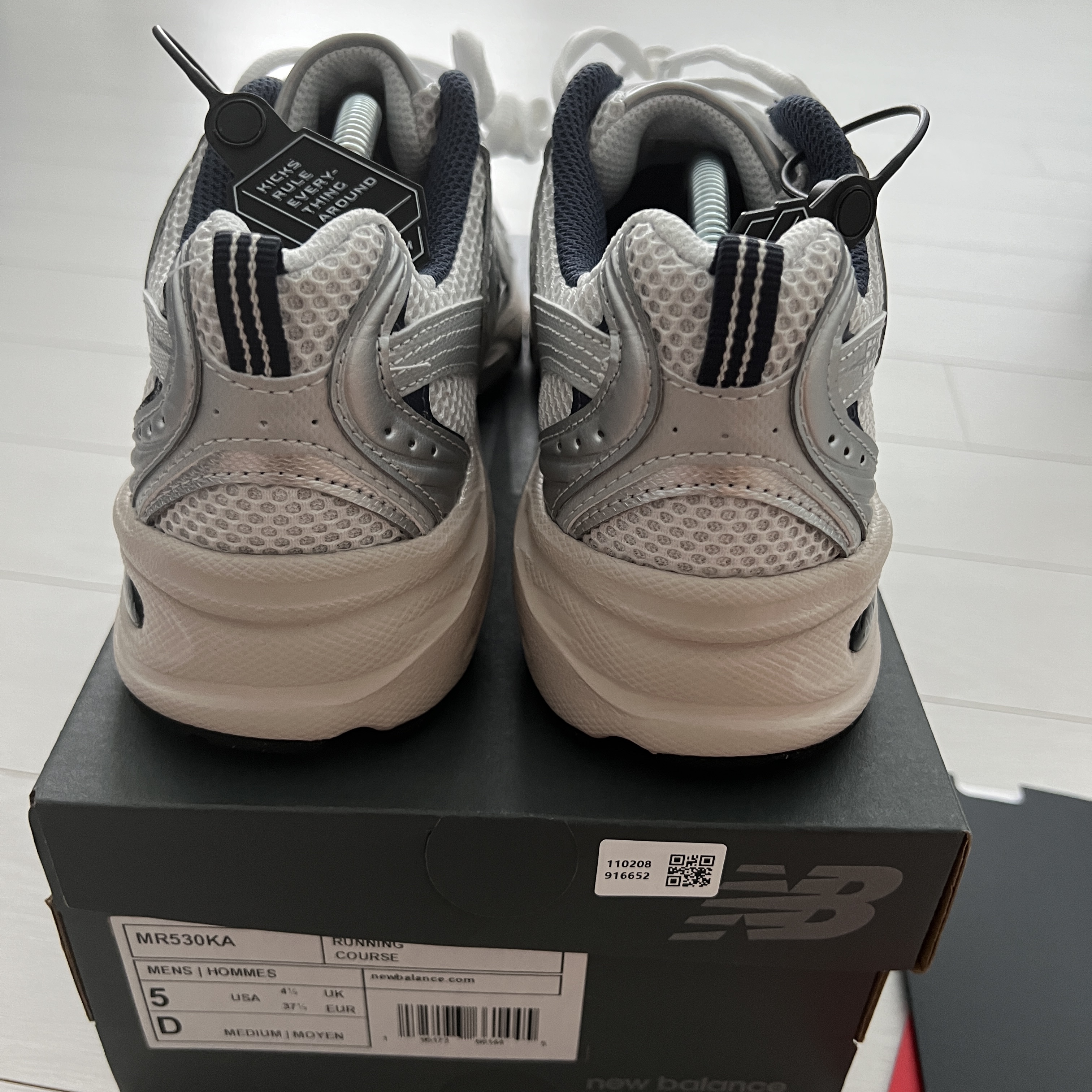 New Balance 530 Steel Grey 착용 스타일 - 4
