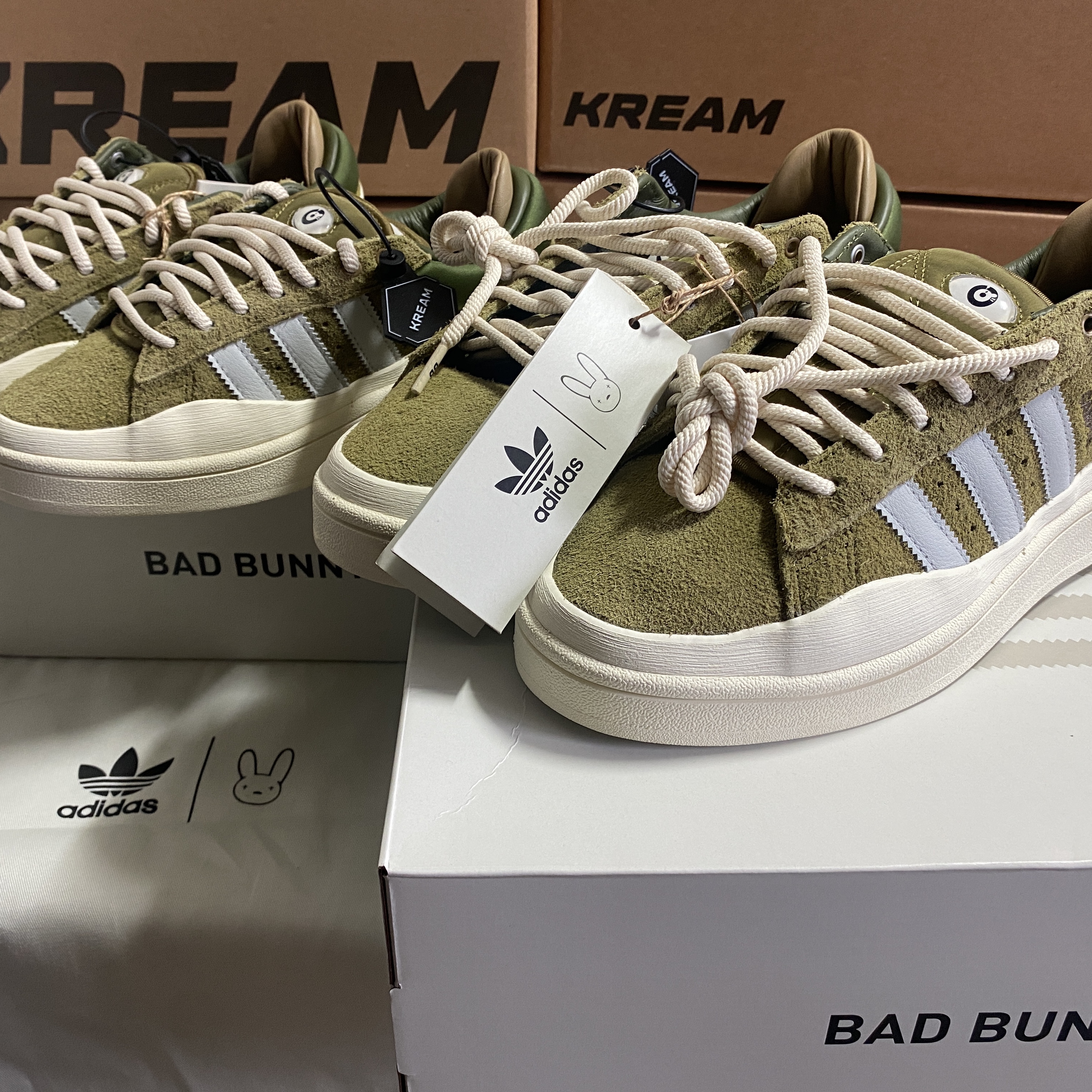 Adidas x Bad Bunny Campus Wild Moss 착용 스타일 - 1