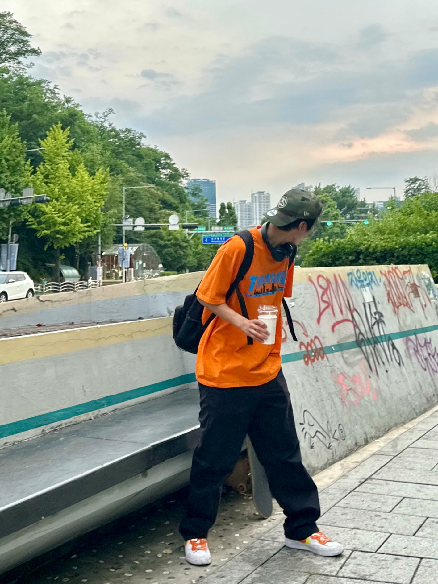 Supreme x Thrasher Skyline T-Shirt Orange - 21FW, Stussy SS Link 9Twenty Cap Woodland Camo 착용 스타일