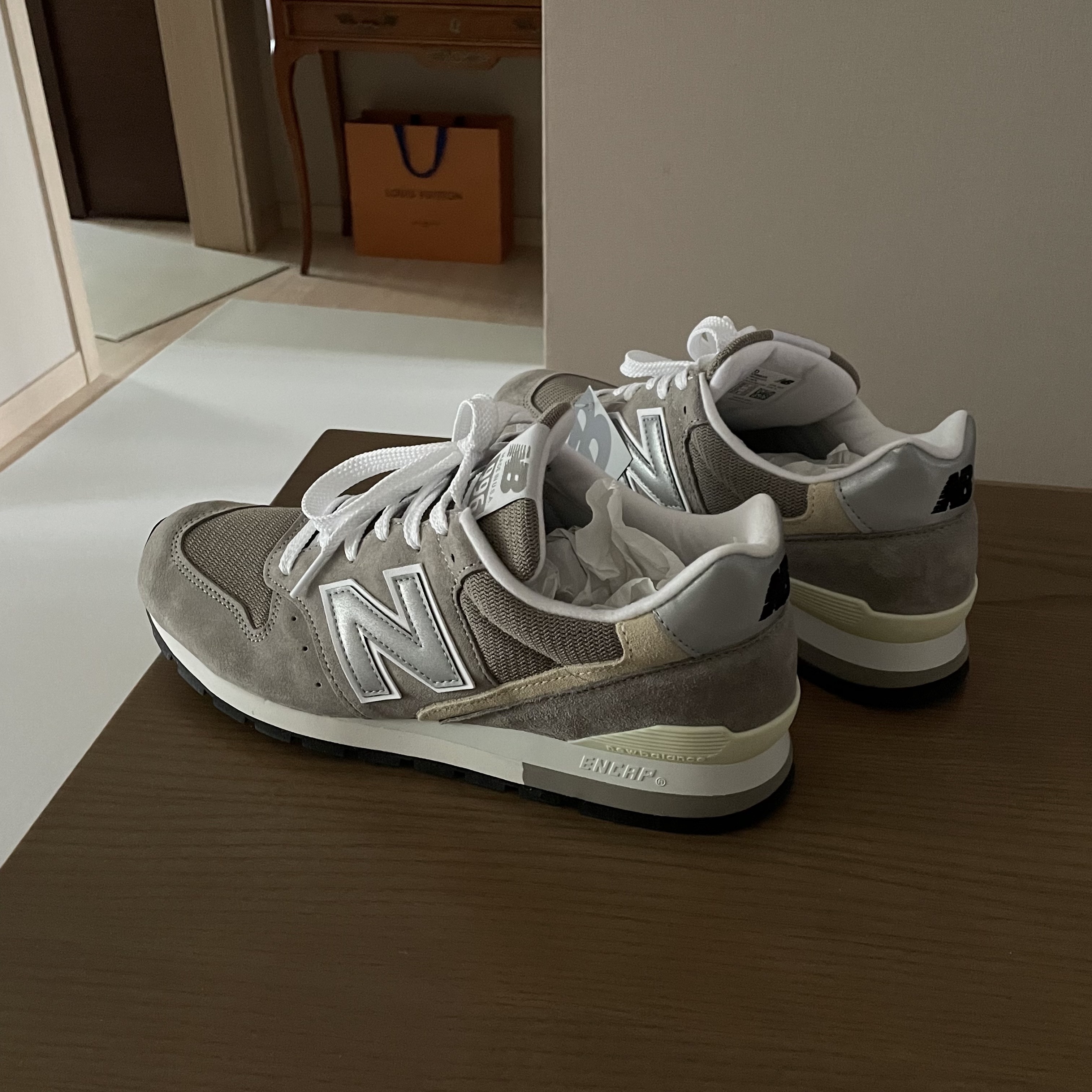New Balance Made in USA 996 Grey 착용 스타일