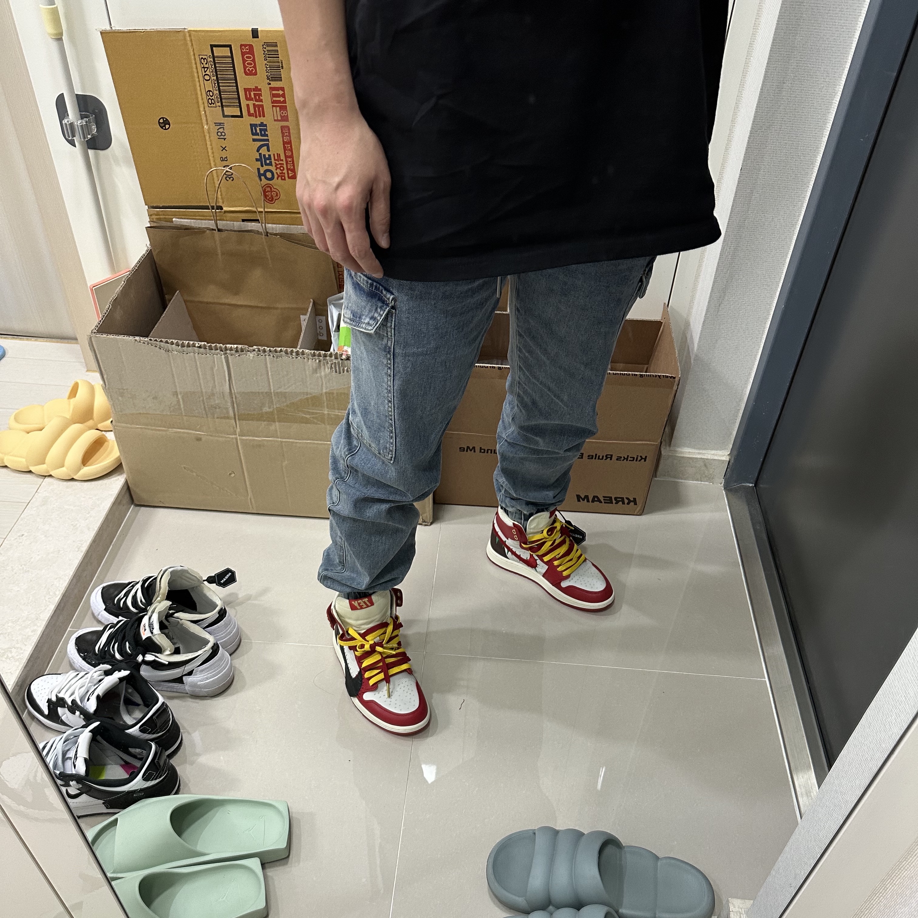 (W) Jordan 1 x Teyana Taylor Zoom CMFT 2 Gym Red, Nike x Sacai Blazer Low Black Patent Leather 착용 스타일 - 2