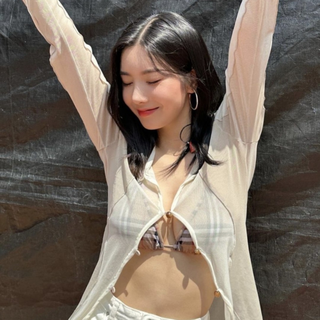 (W) Burberry Vintage Check Stretch Nylon Triangle Bikini Archive Beige 착용 스타일 - 5
