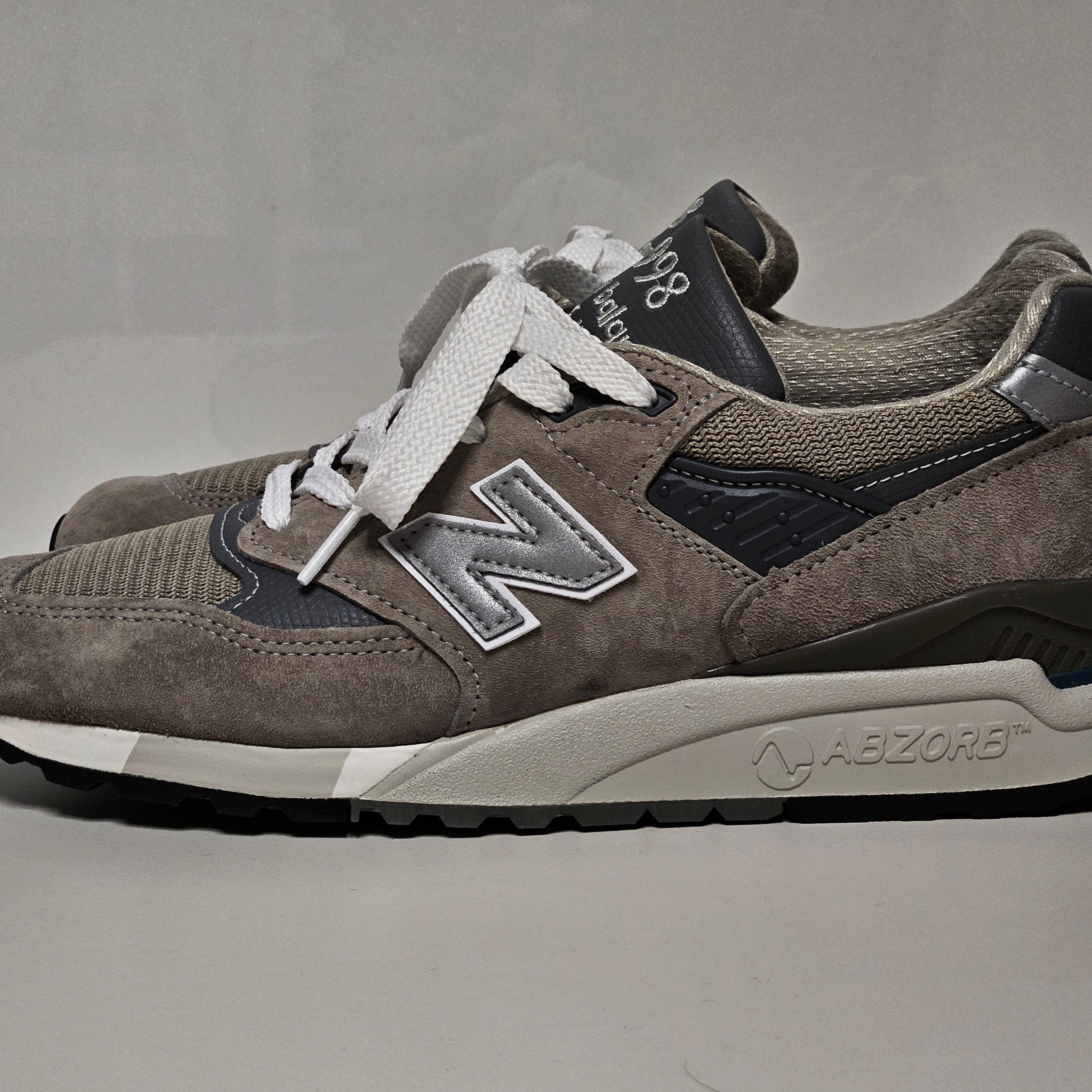 New Balance 998 Core Made in USA Grey Silver 착용 스타일 - 1