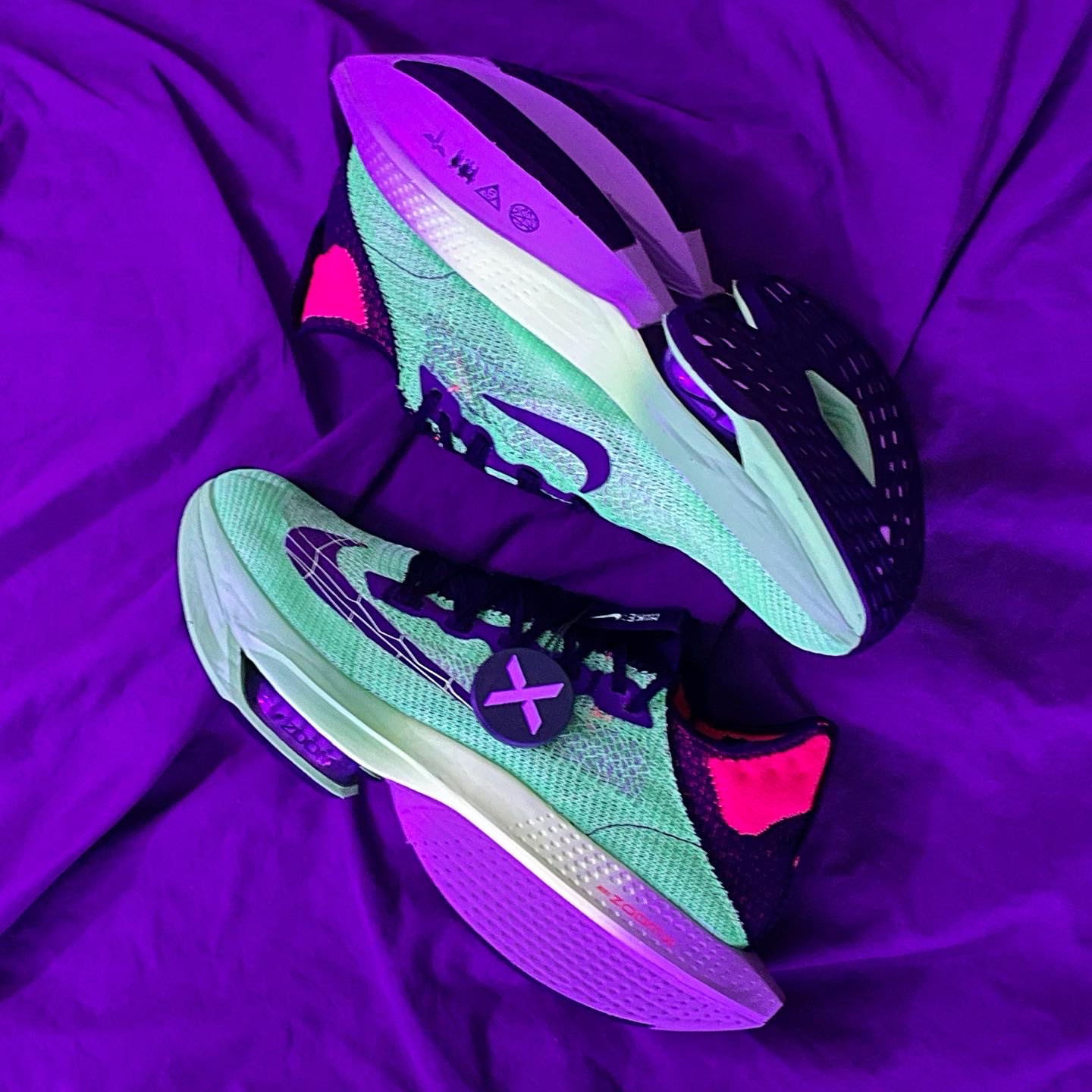 Nike Air Zoom Alphafly Next% Flyknit 2 Screem Green, Nike Air Zoom Alphafly Next% 2 Hyper Pink 착용 스타일 - 1