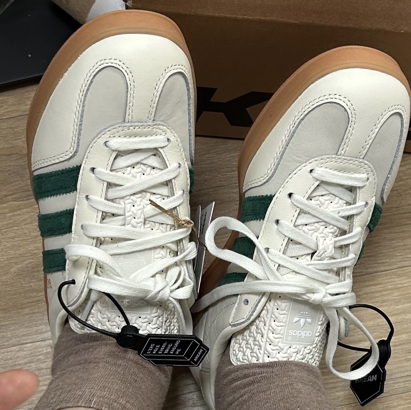 Adidas x Emmi Gazelle Indoor Off White Dark Green 착용 스타일