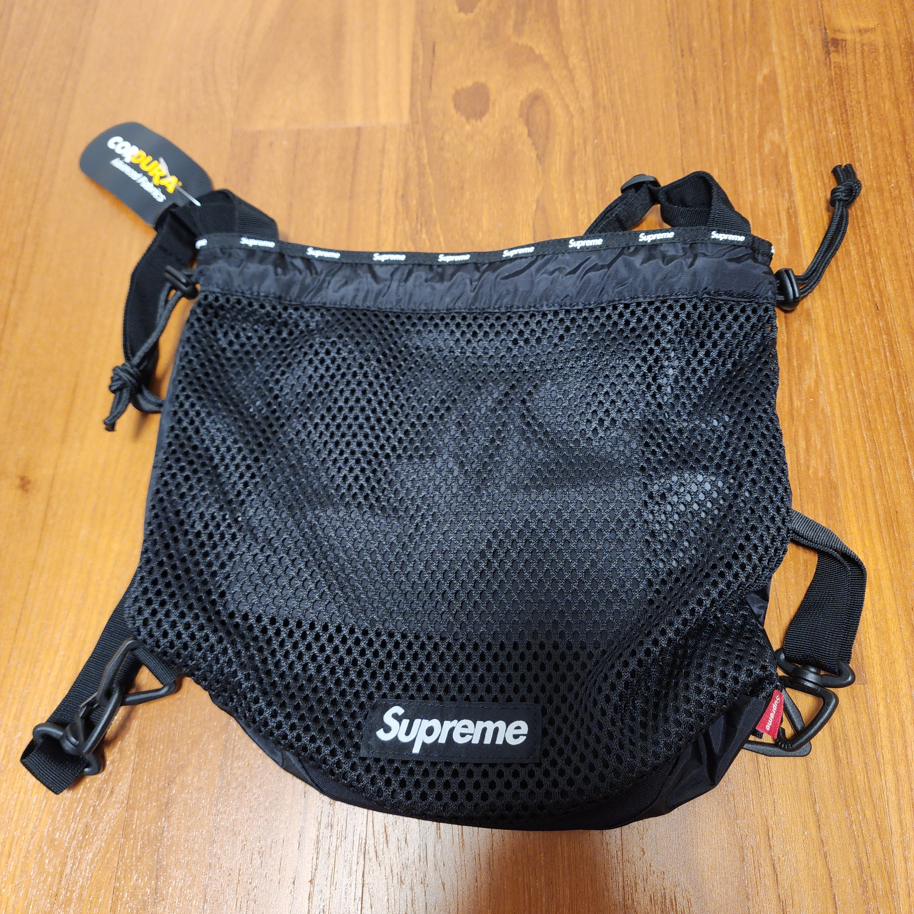 Supreme Mesh Small Backpack Black - 23SS 착용 스타일 - 1