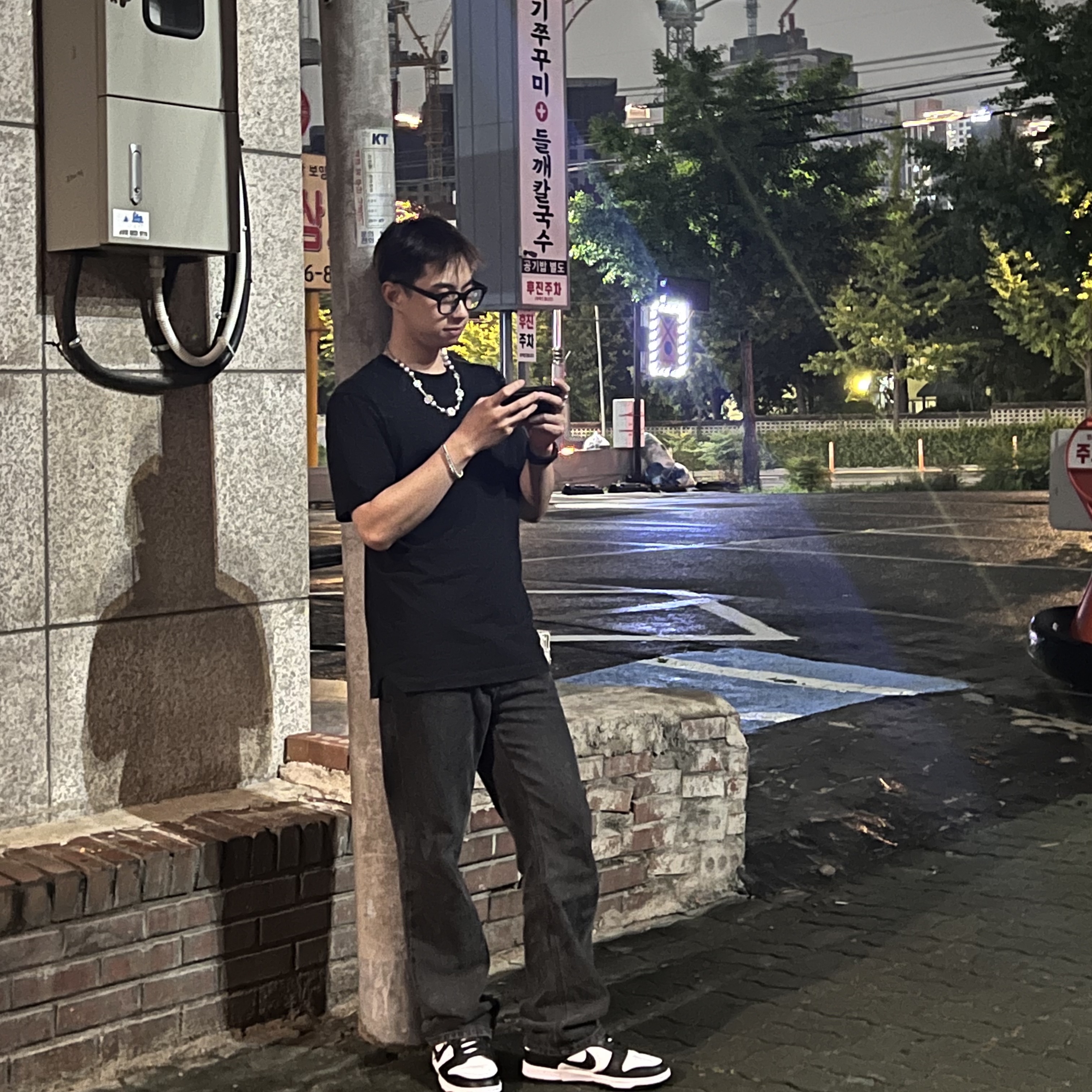 Nike Dunk Low Retro Black, Apple Watch Series 8 45mm GPS Midnight Aluminium Case with Sport Band Midnight (Korean Ver.) 착용 스타일