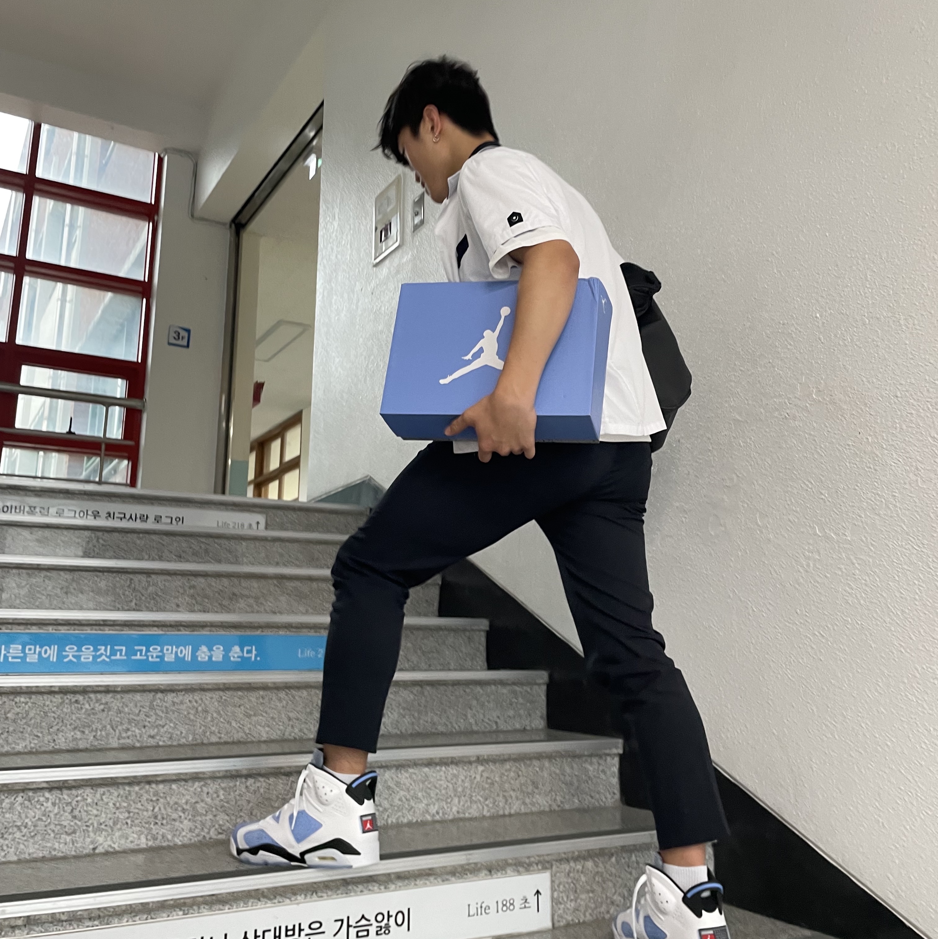 Jordan 6 Retro University Blue 착용 스타일