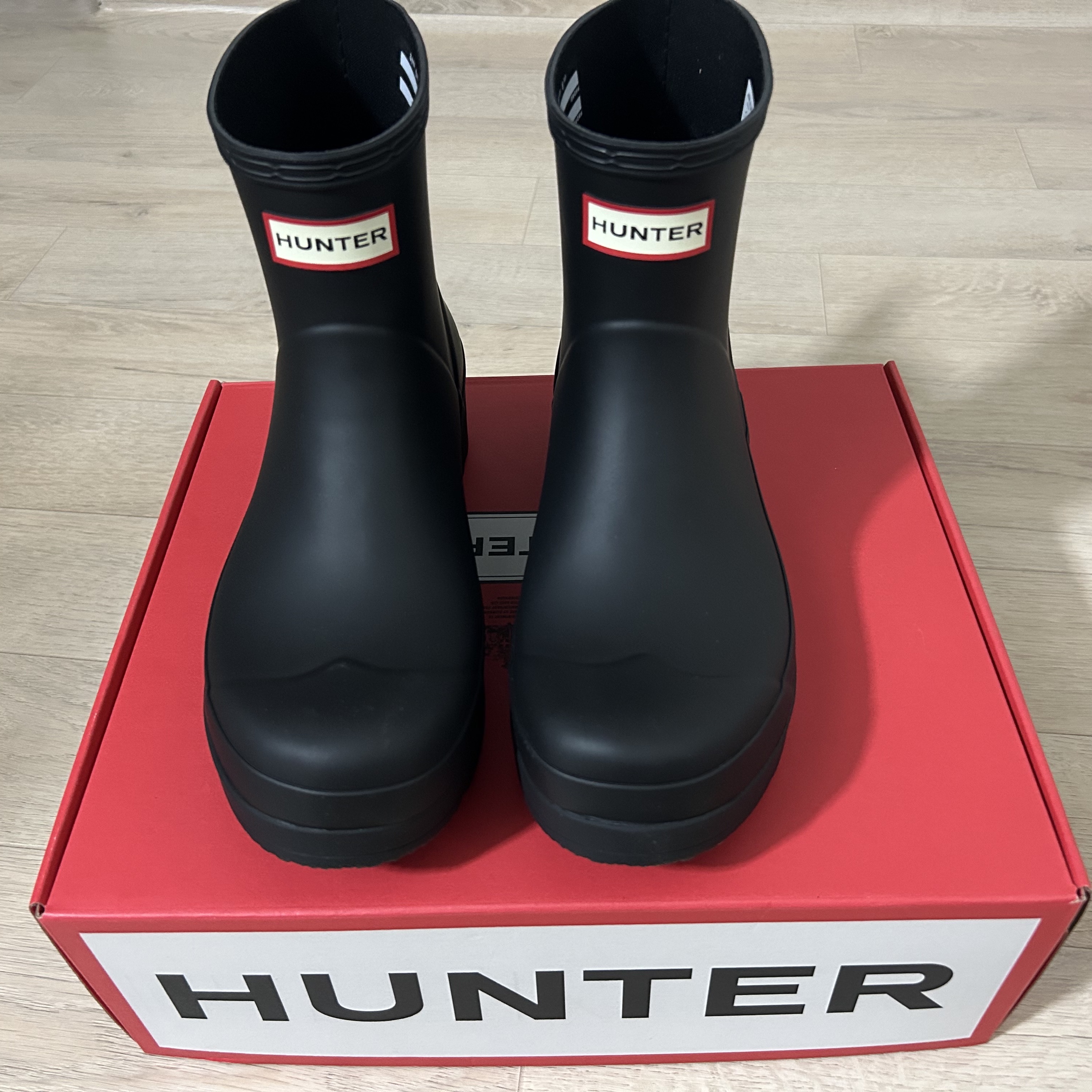 Hunter Play Short Wellington Boots Black 착용 스타일 - 2