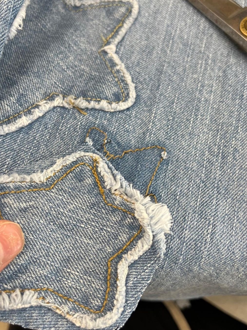 The Museum Visitor Star Damaged Bootscut Denim Pants Yellow Blue, The Museum Visitor Star Damaged Bootscut Denim Pants Light Blue 착용 스타일 - 4