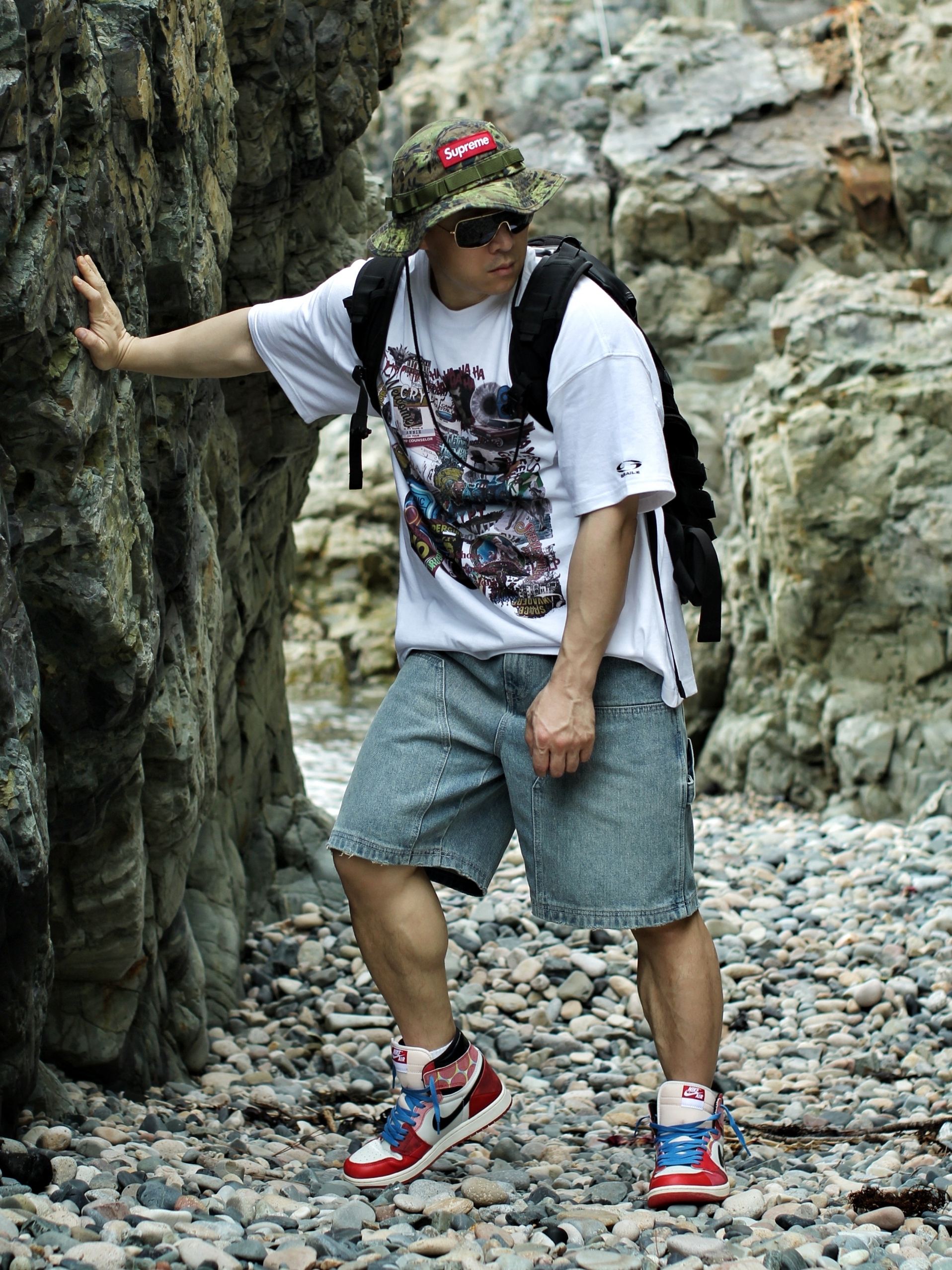 Supreme Military Boonie Olive Prym1 Camo - 22SS, Oakley Kitchen Sink Backpack Stealth Black 착용 스타일 - 2