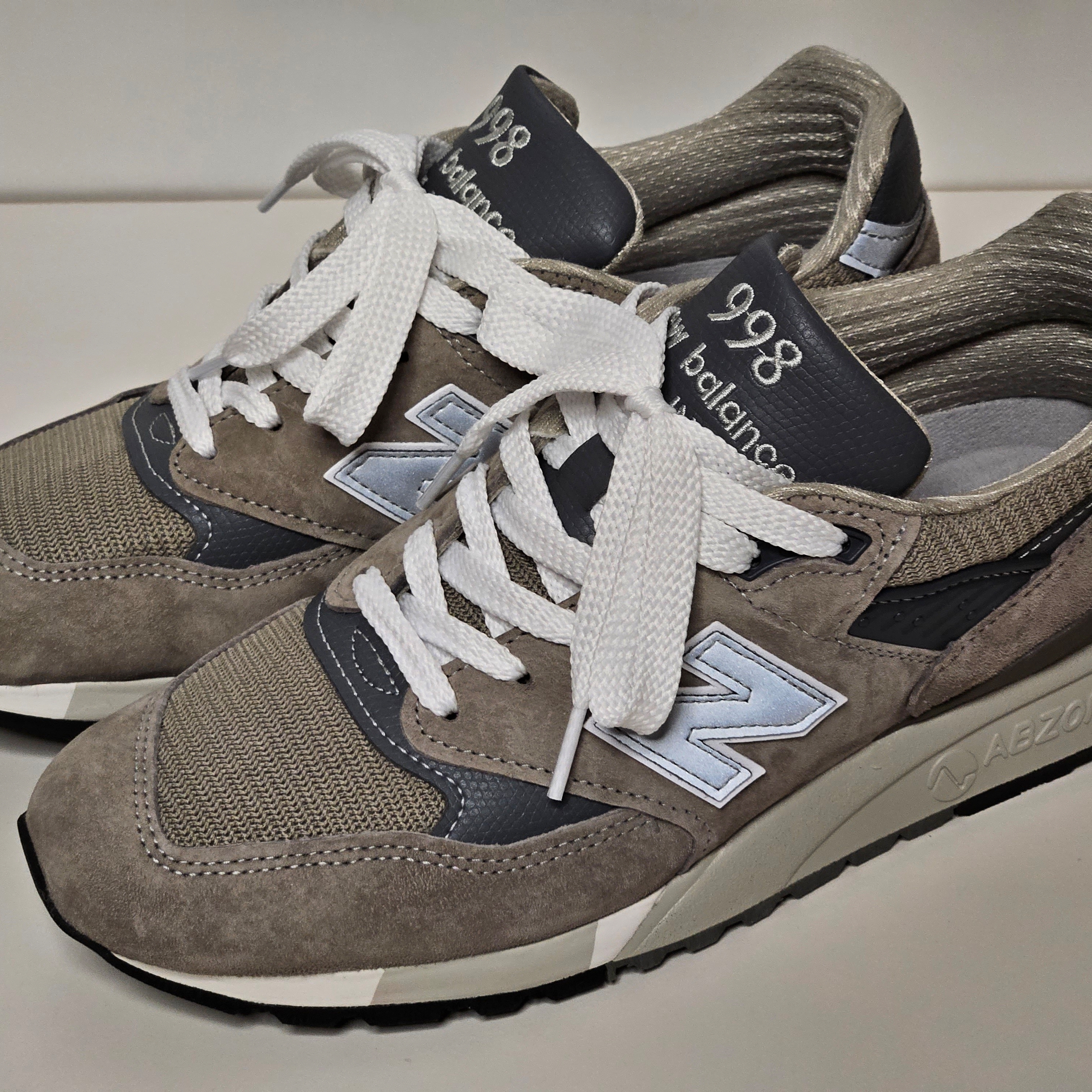New Balance 998 Core Made in USA Grey Silver 착용 스타일 - 2