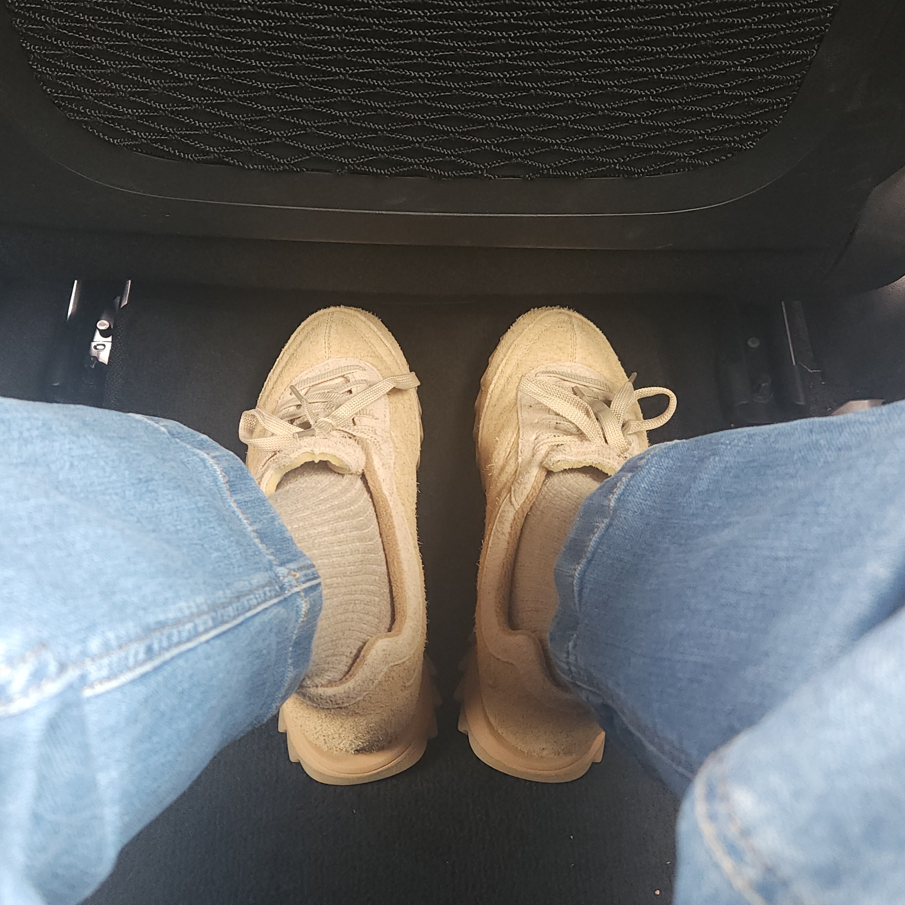 New Balance x Auralee RC30 Tan Orange 착용 스타일