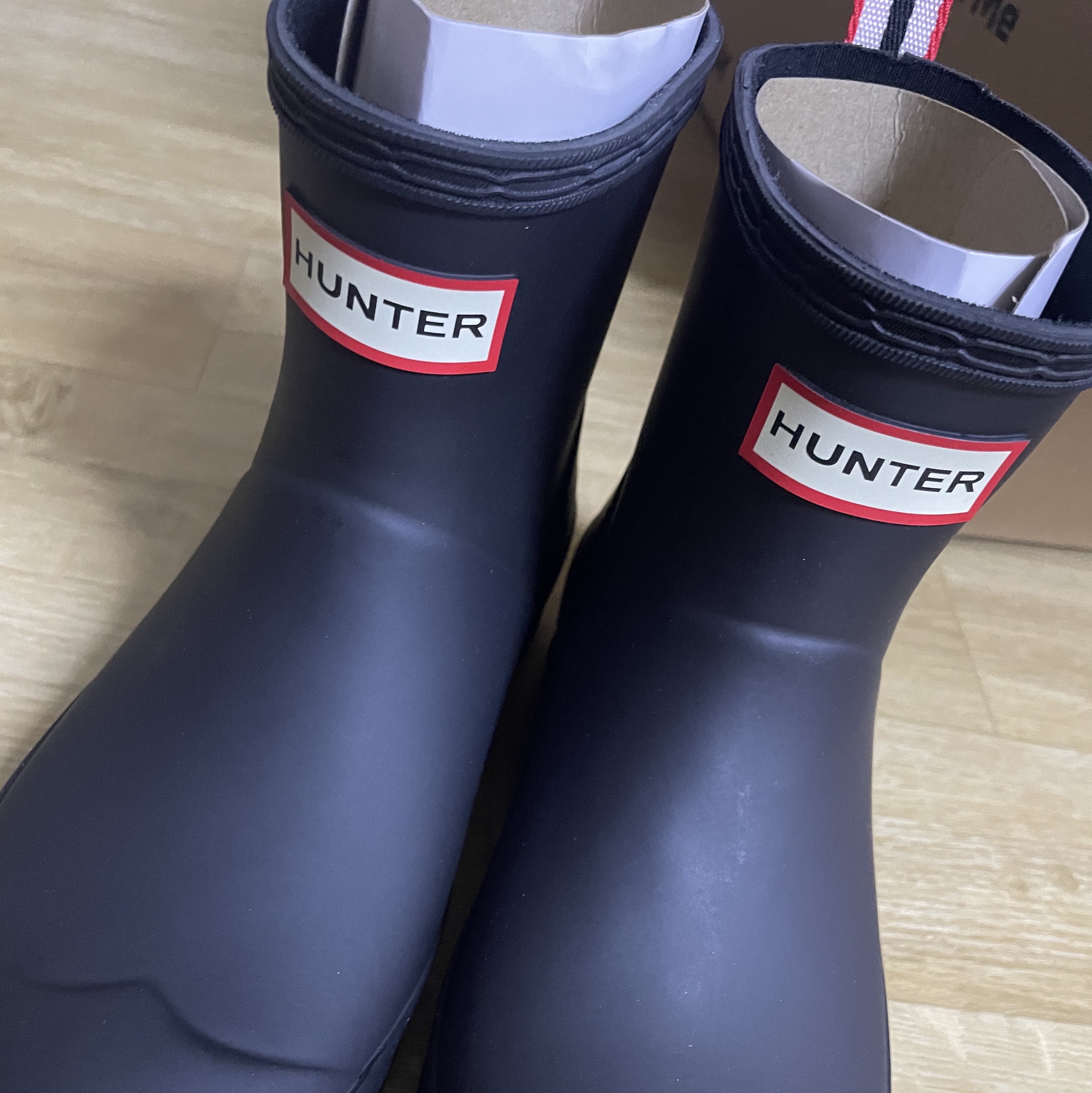 (W) Hunter Play Short Rain Boots Black 착용 스타일 - 1