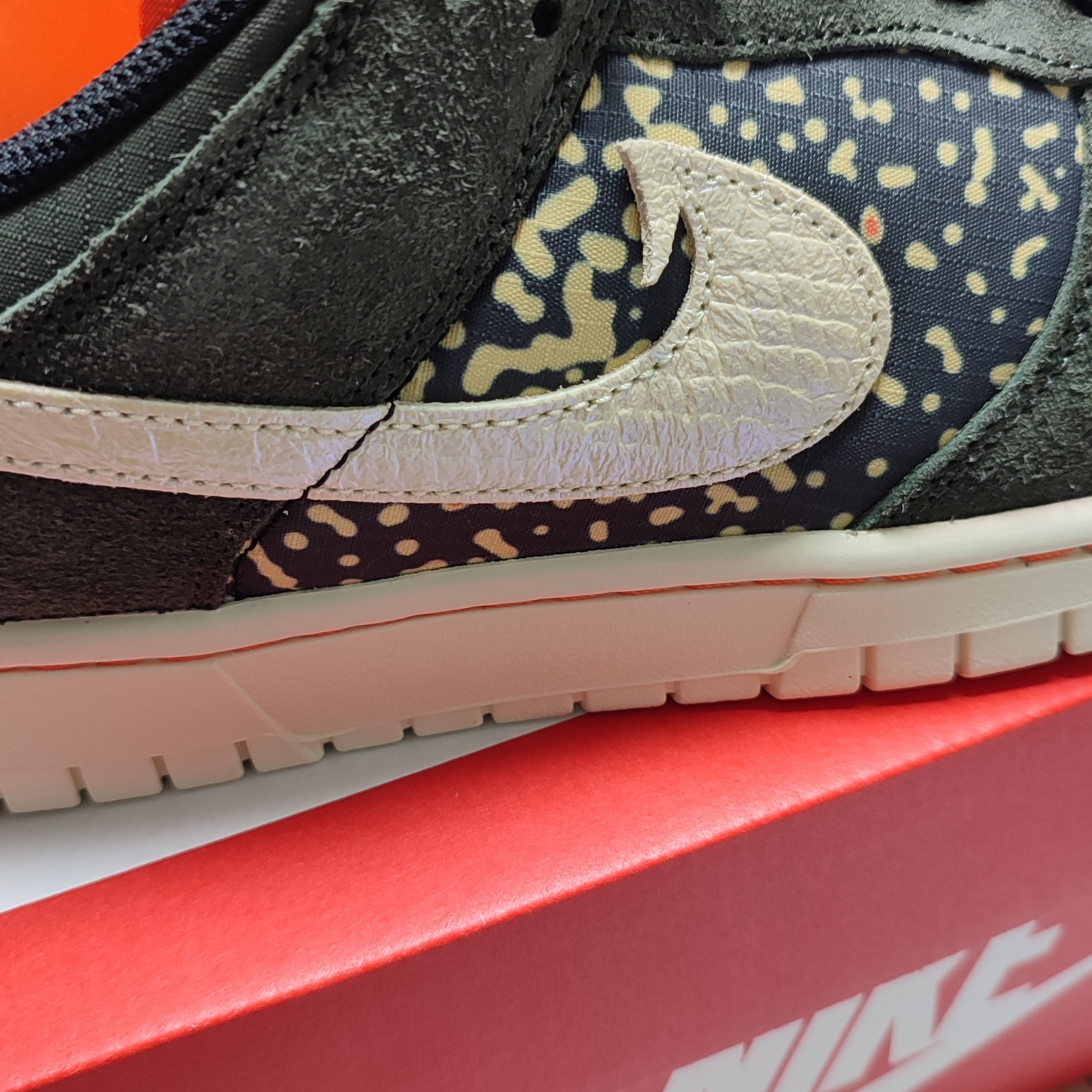 Nike Dunk Low Retro SE Sequoia Alabaster 착용 스타일 - 3