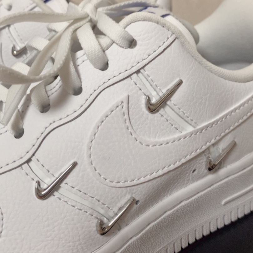 (W) Nike Air Force 1 Low '07 LX Chrome Luxe 착용 스타일 - 3