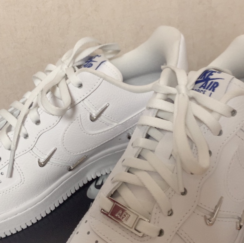 (W) Nike Air Force 1 Low '07 LX Chrome Luxe 착용 스타일 - 4