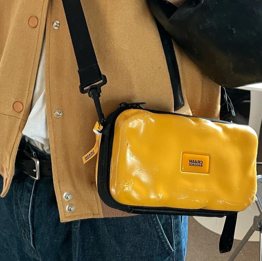 CRASH BAGGAGE Mini Icon Yellow, CRASH BAGGAGE Mini Icon Fucsia 착용 스타일