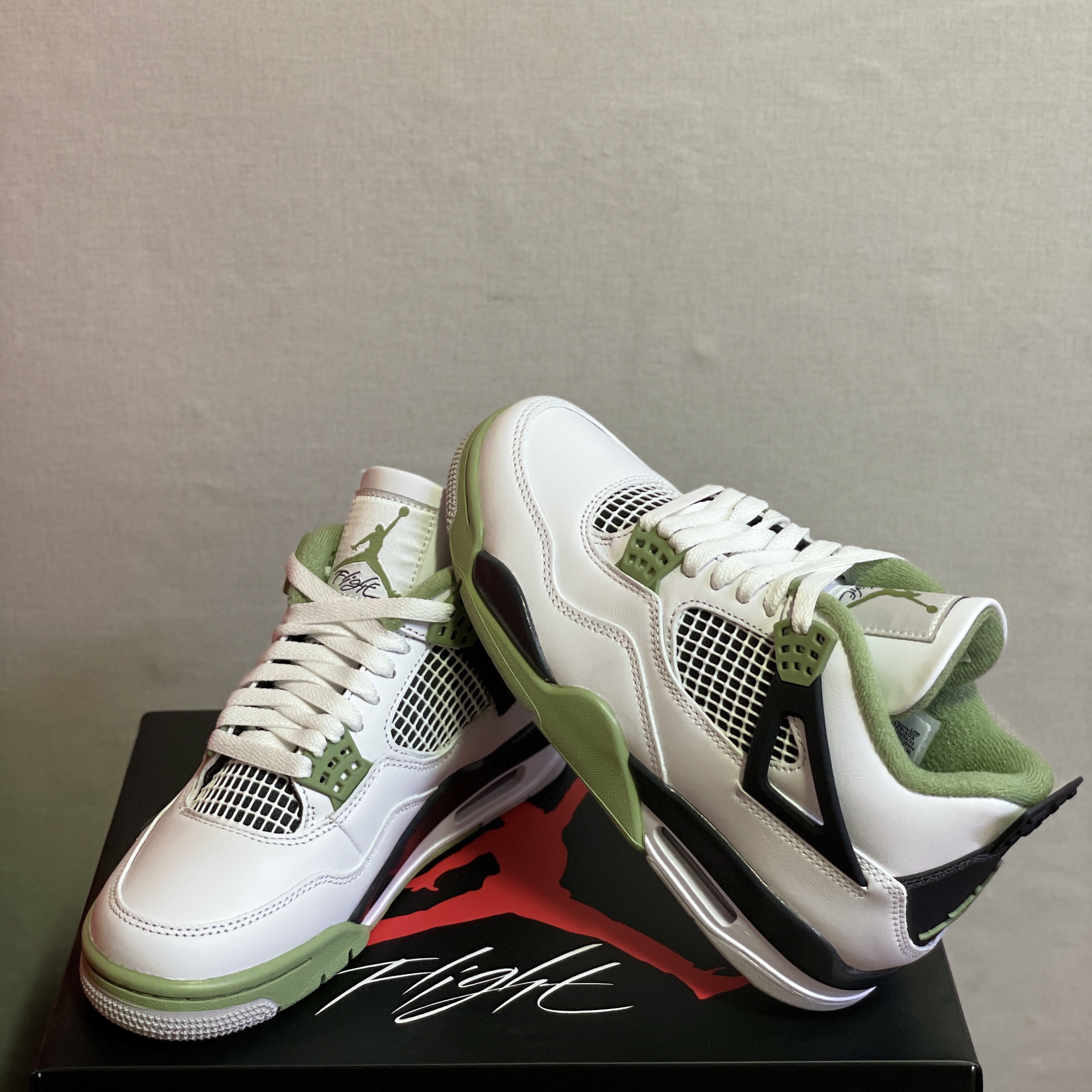 (W) Jordan 4 Retro Oil Green 착용 스타일 - 2