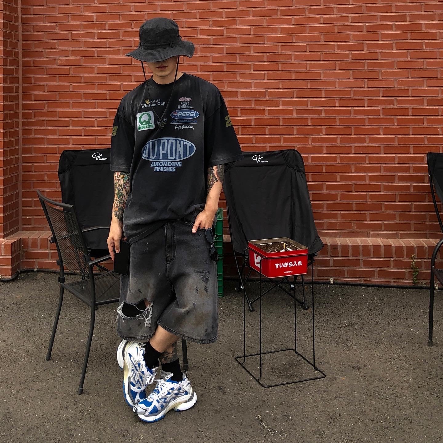 Balenciaga Runner Sneakers Blue White 착용 스타일 - 3