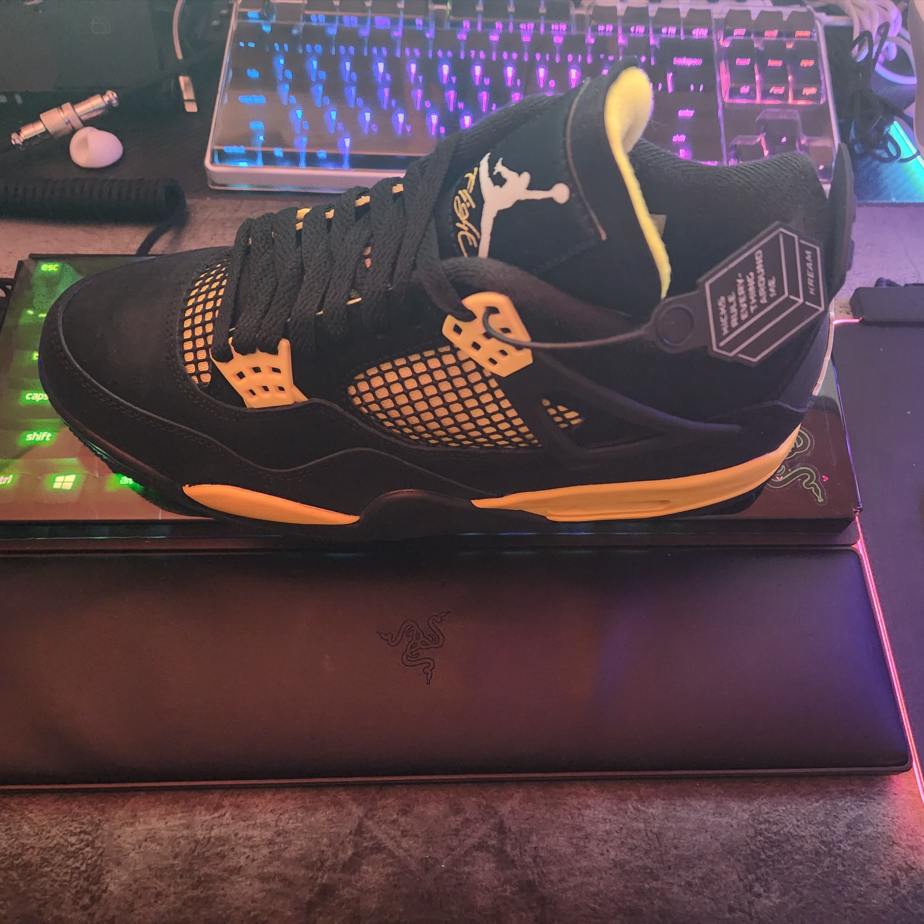Jordan 4 Retro Thunder 2023 착용 스타일