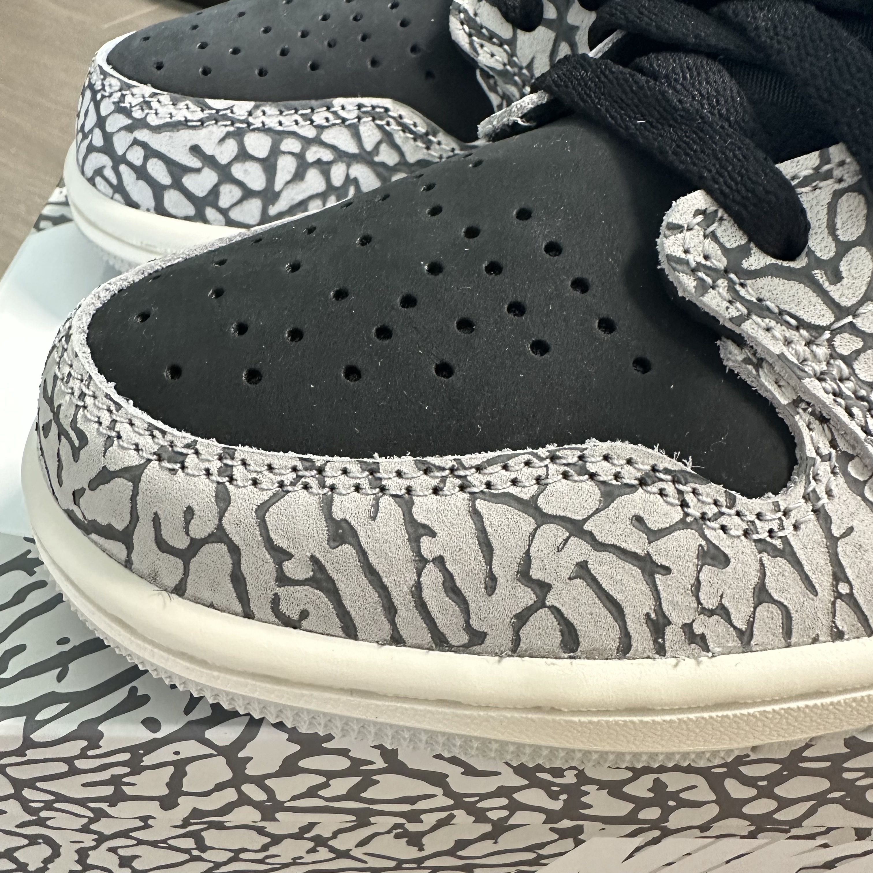 Jordan 1 Retro Low OG Black Cement 착용 스타일 - 2