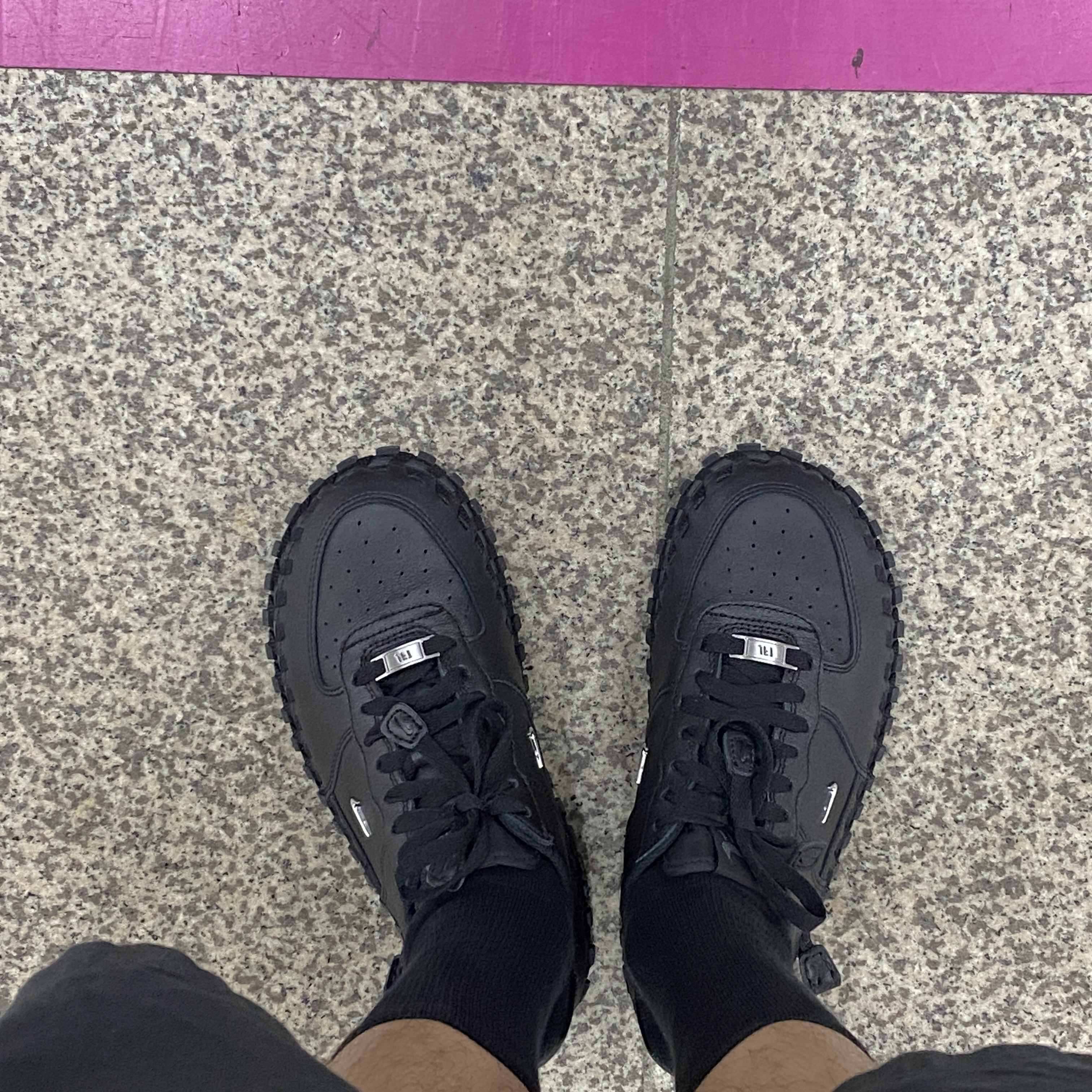 Nike x Jacquemus J Force 1 Low LX SP Black 착용 스타일 - 3