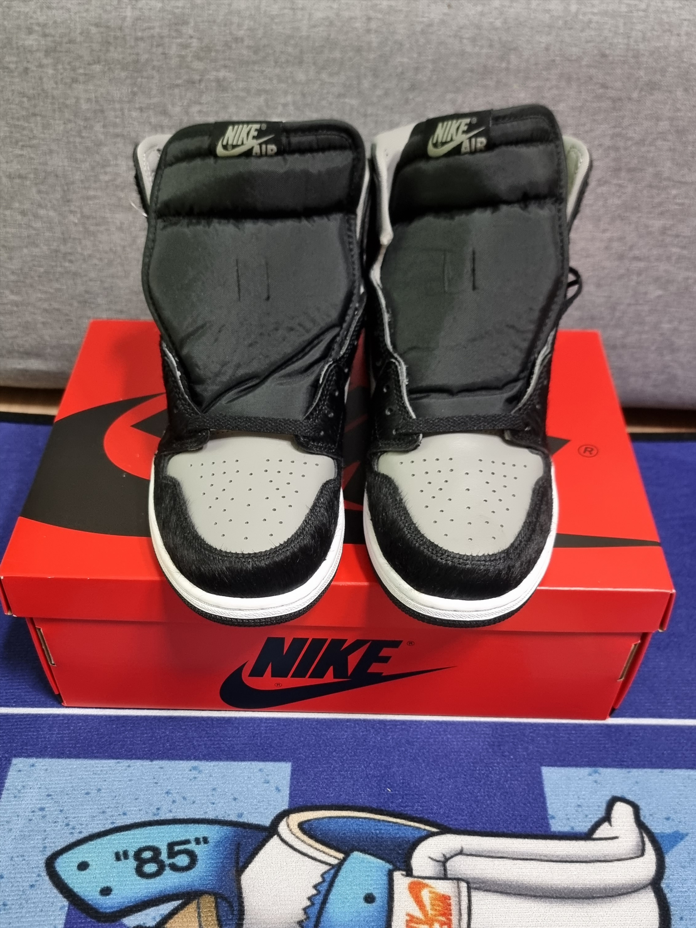 (W) Jordan 1 Retro High OG Medium Grey 착용 스타일 - 1