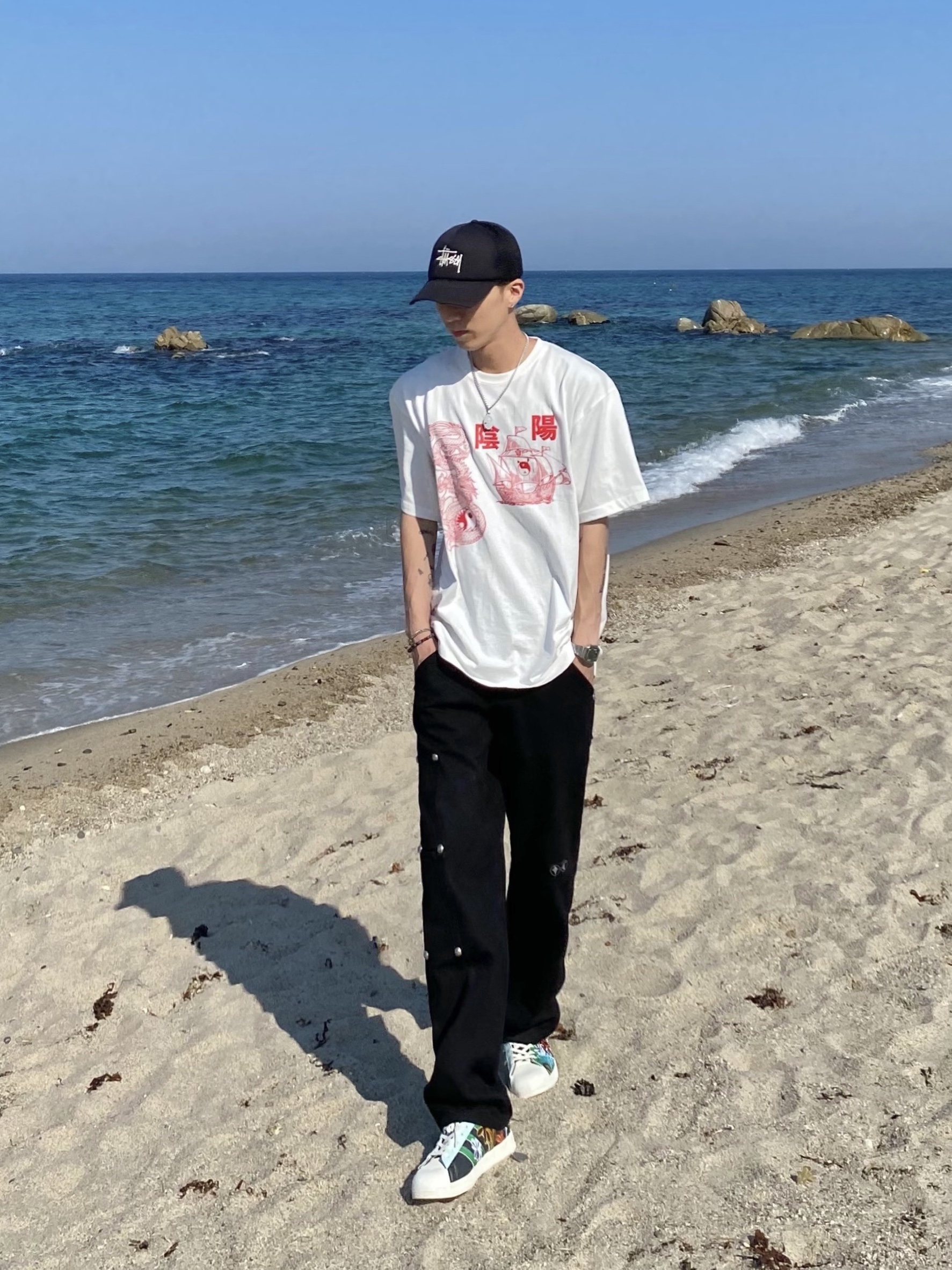 Stussy Basic Trucker Cap Black, Adidas x Sean Wotherspoon Superstar Superearth Black 착용 스타일
