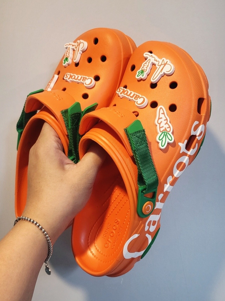 Crocs x Anwar Carrots All Terrain Clog Orange 착용 스타일