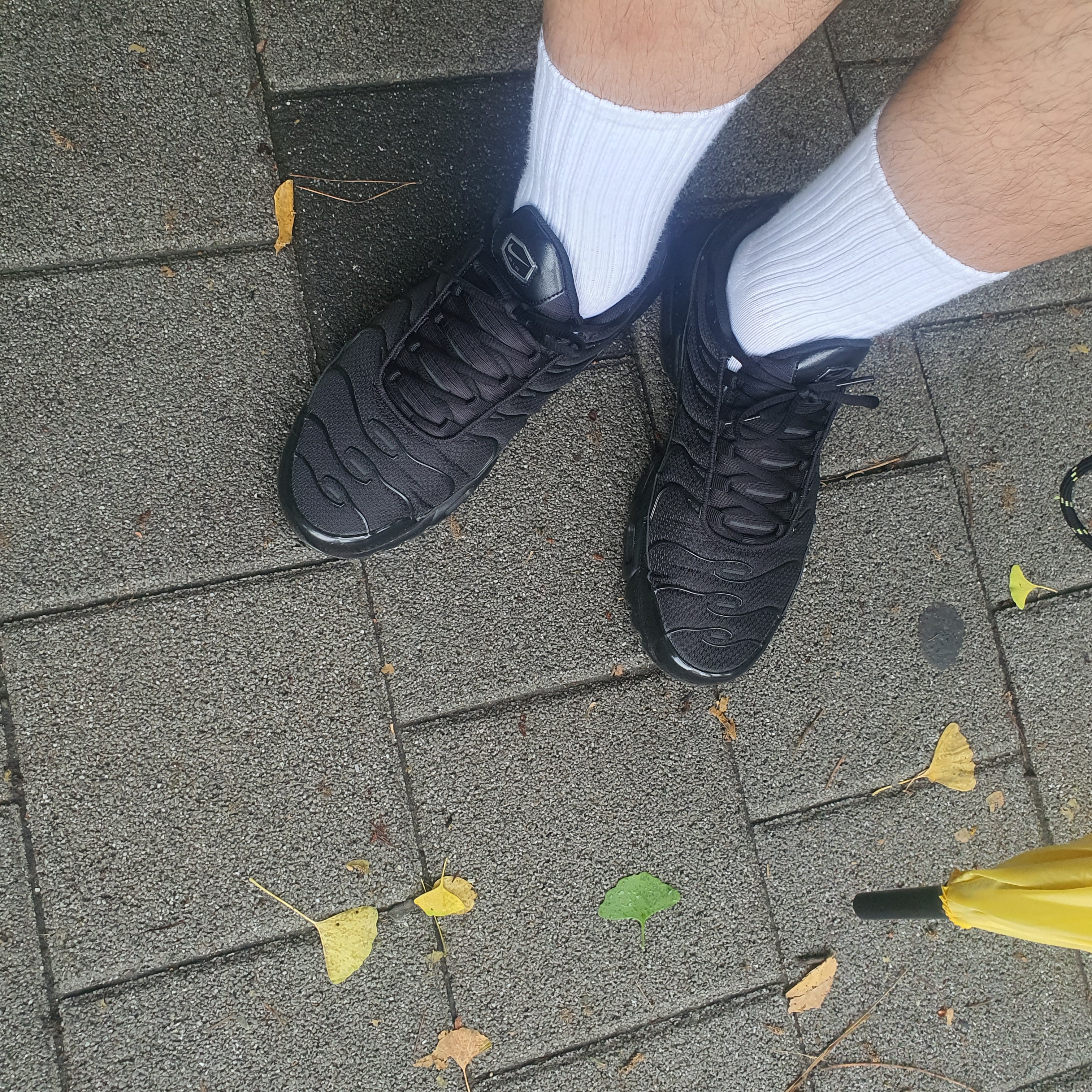Nike Air Max Plus Triple Black 착용 스타일