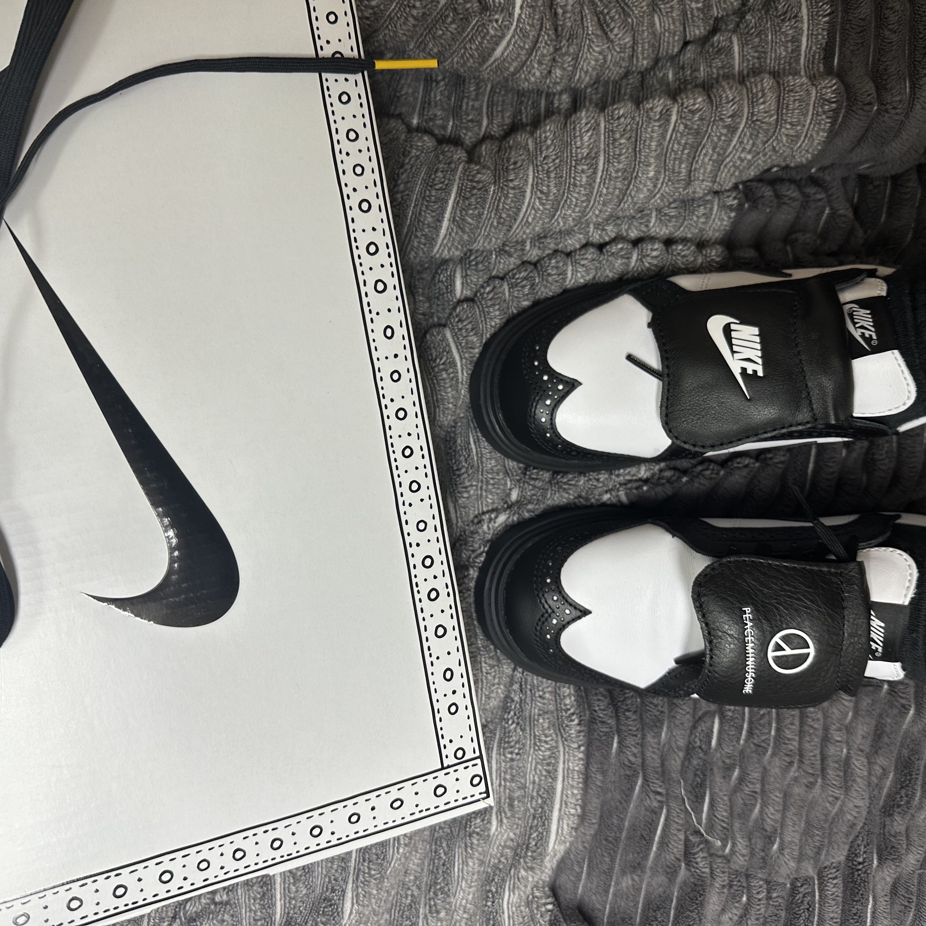 Nike x Peaceminusone Kwondo1 Black and White 착용 스타일 - 3