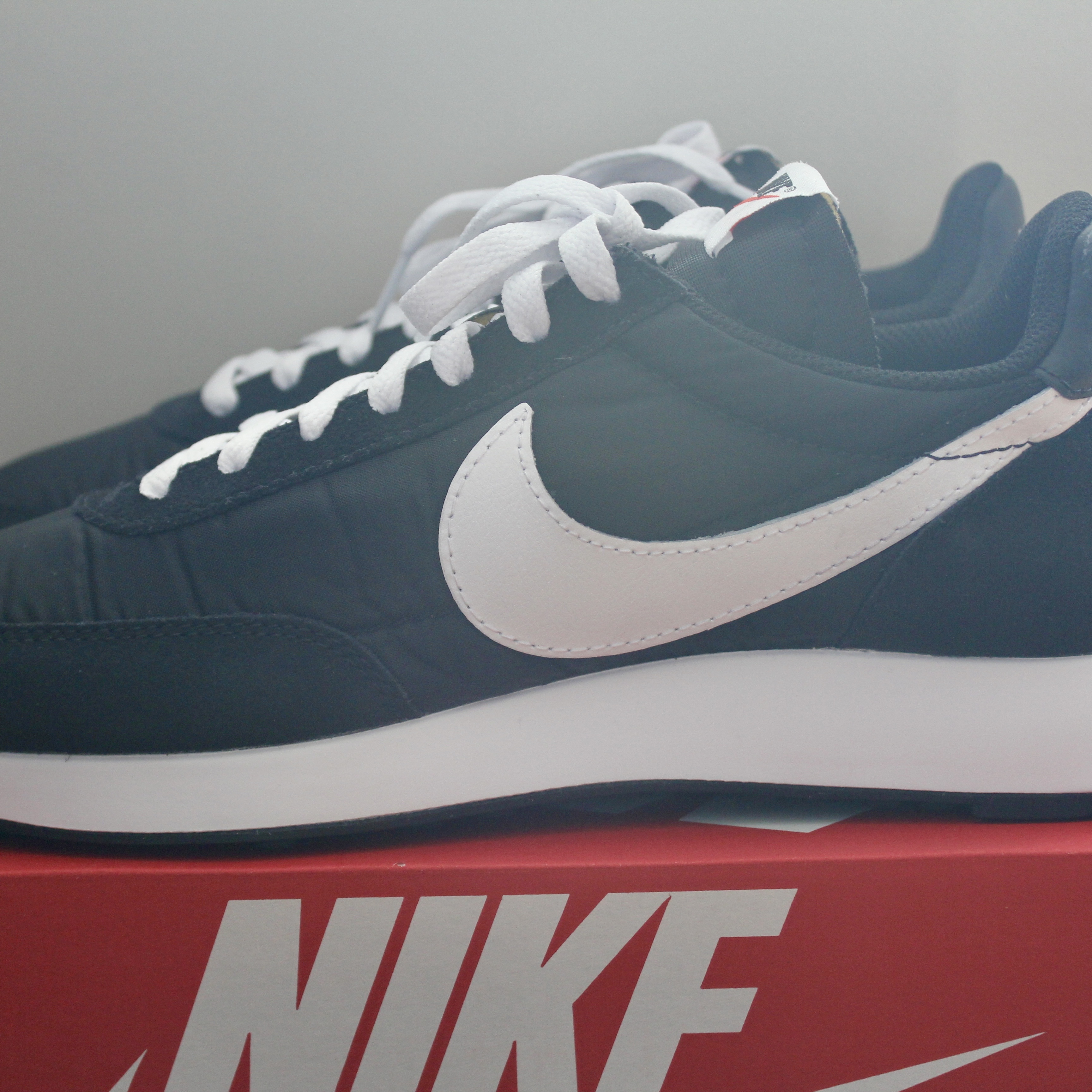 Nike Air Tailwind 79 Black White 착용 스타일 - 3