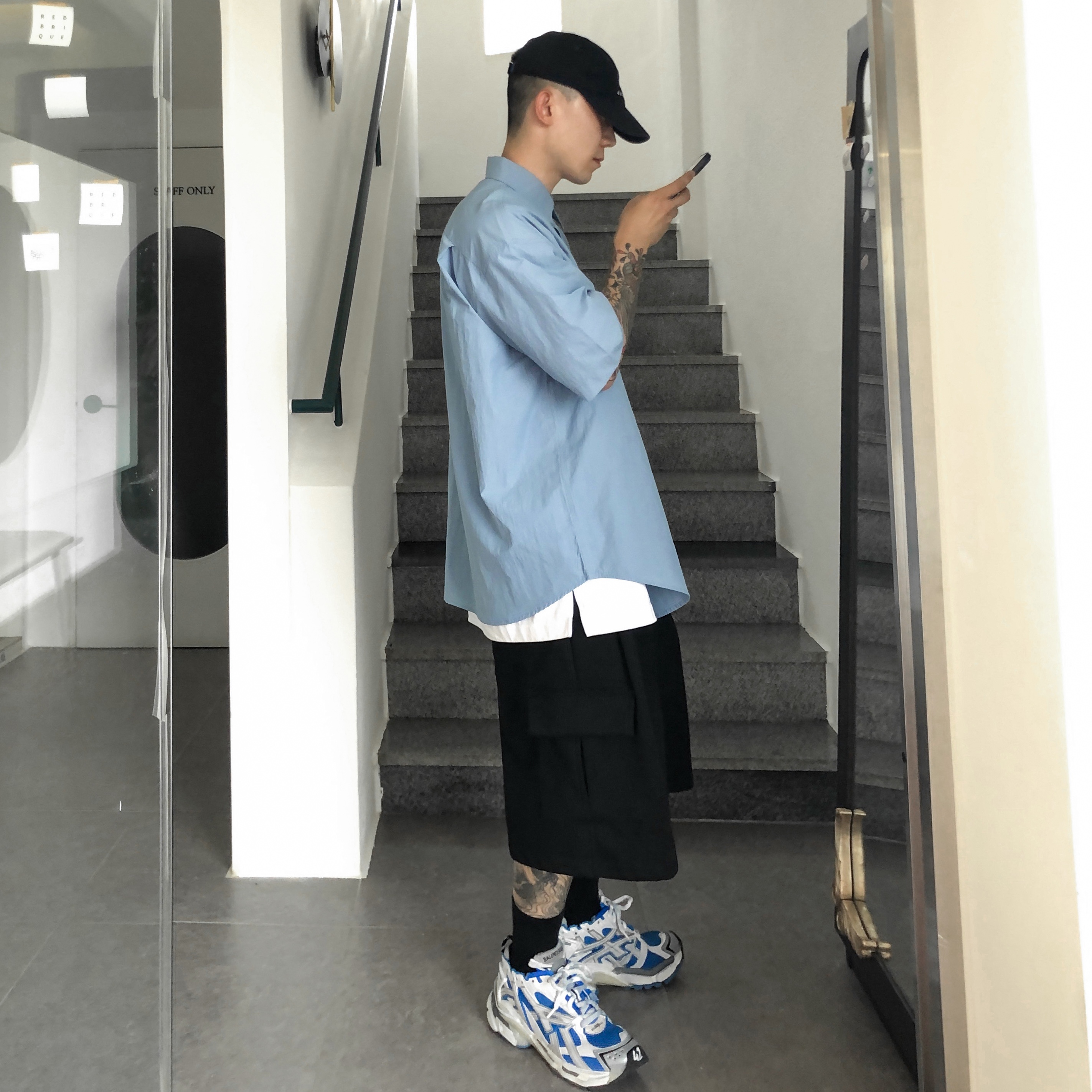 Balenciaga Unity Snowboard Cap Navy Blue, Balenciaga Runner Sneakers Blue White 착용 스타일 - 1