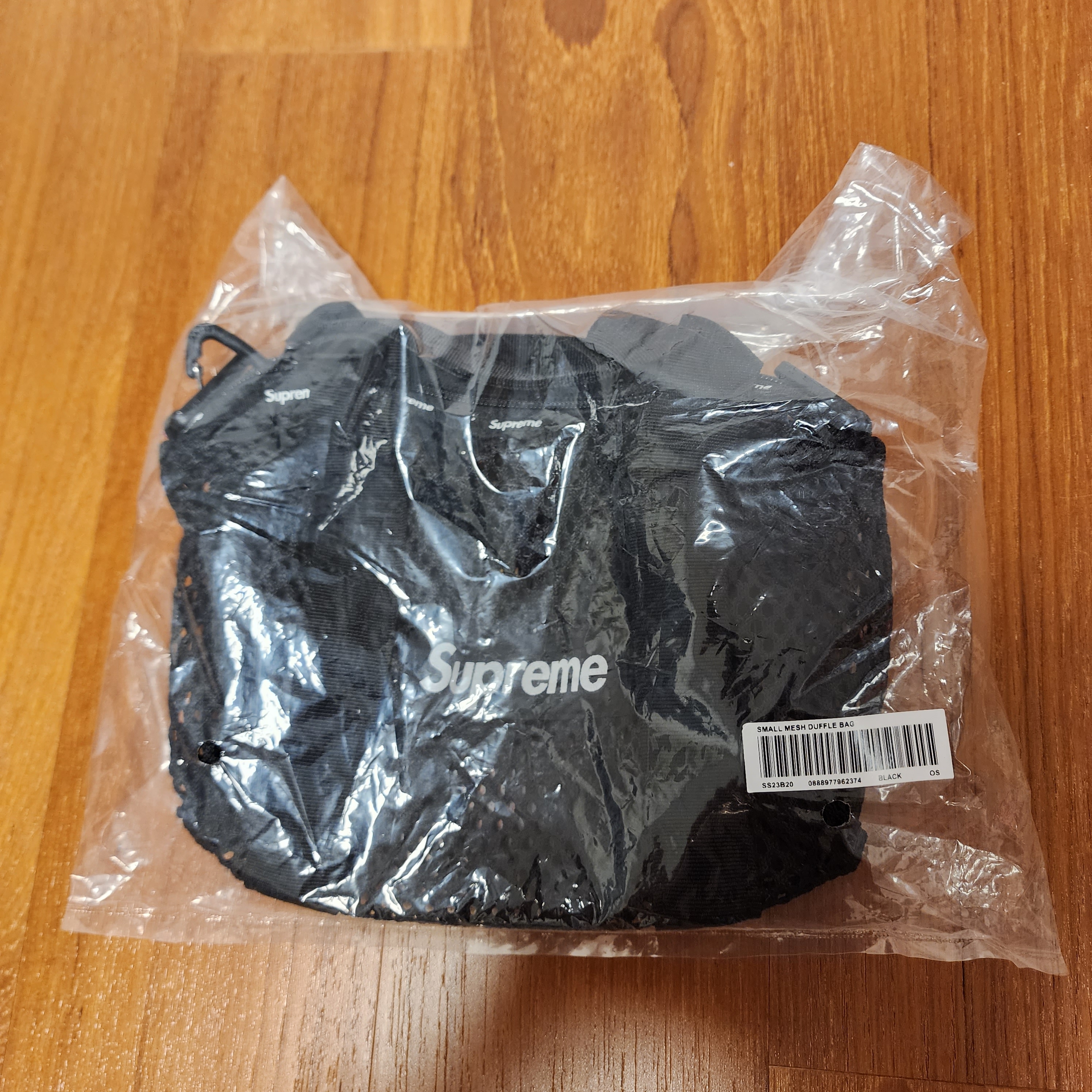 Supreme Mesh Mini Duffle Bag Black - 23SS 착용 스타일 - 4
