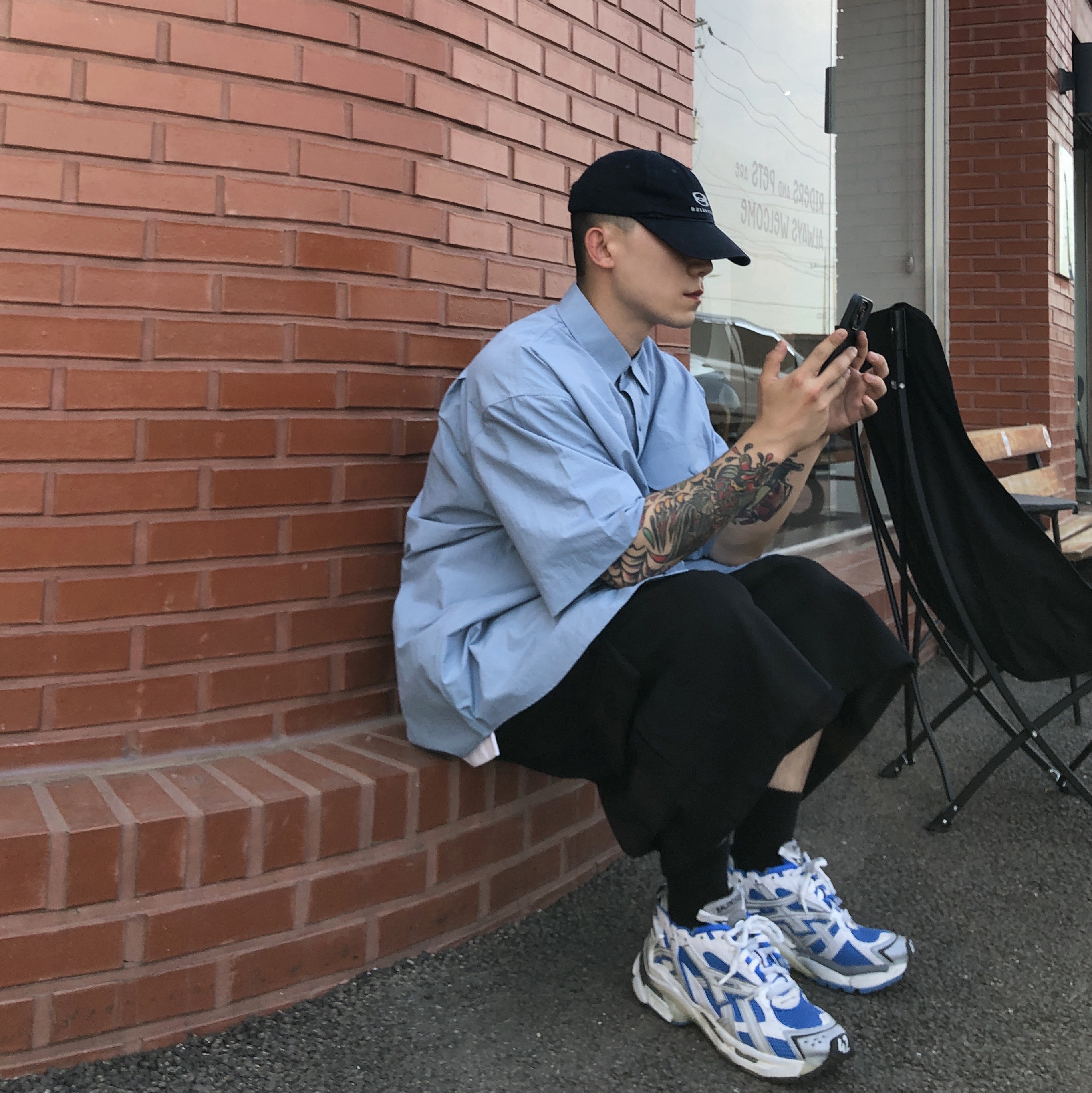 Balenciaga Unity Snowboard Cap Navy Blue, Balenciaga Runner Sneakers Blue White 착용 스타일 - 3