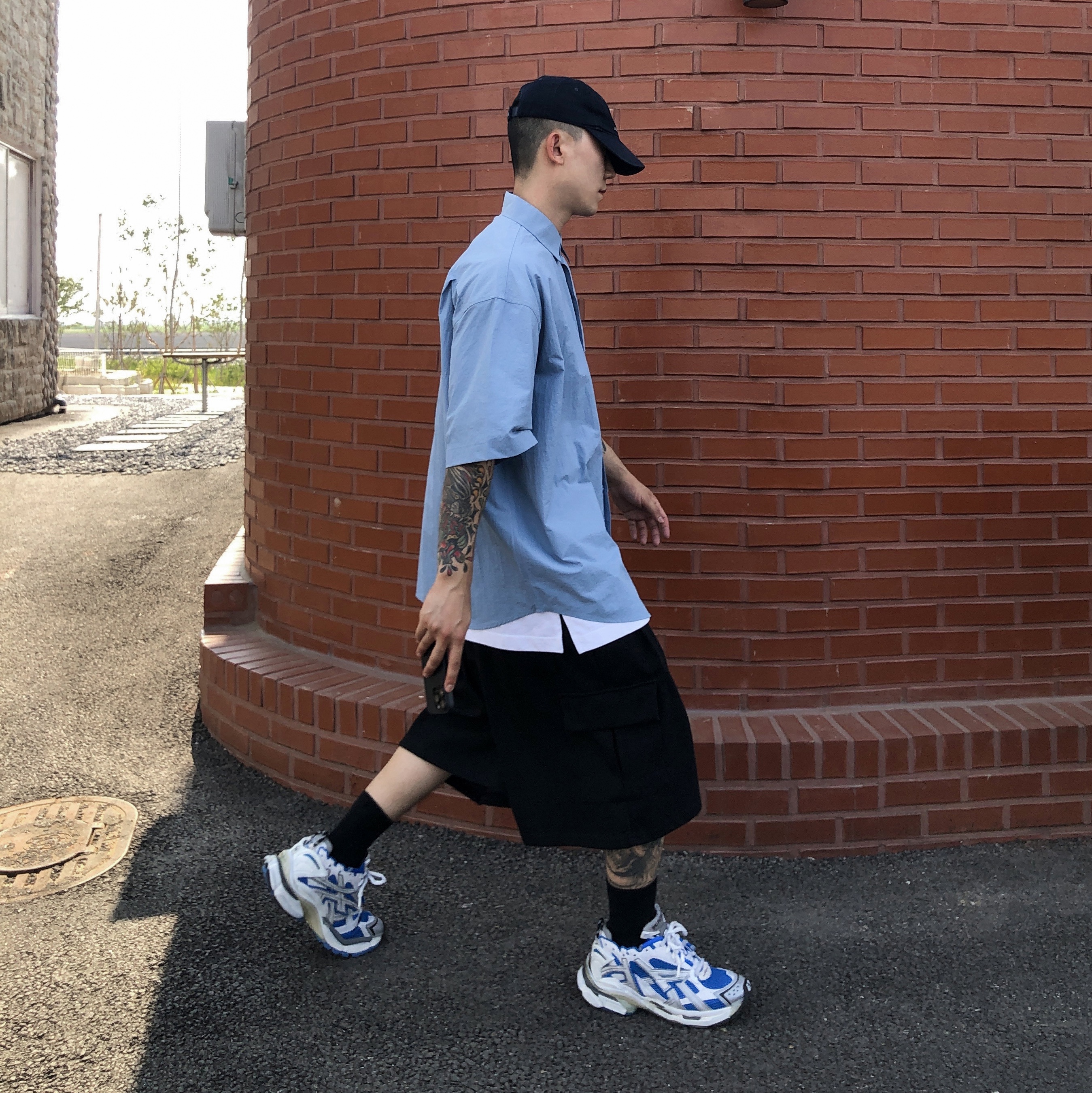 Balenciaga Unity Snowboard Cap Navy Blue, Balenciaga Runner Sneakers Blue White 착용 스타일 - 2