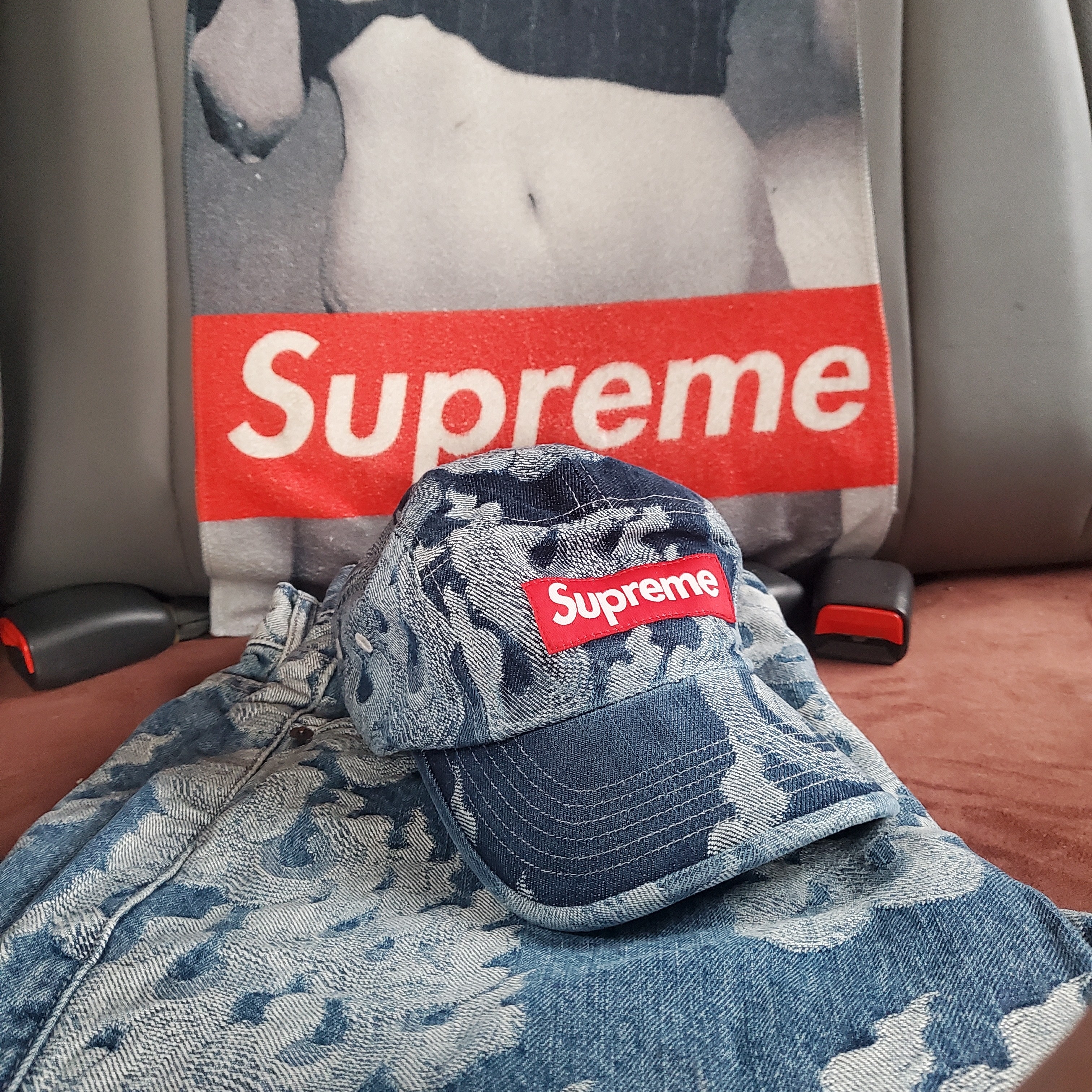 Supreme Flames Jacquard Baggy Denim Shorts Washed Indigo - 23SS, Supreme Flames Jacquard Denim Camp Cap Washed Indigo - 23SS 착용 스타일