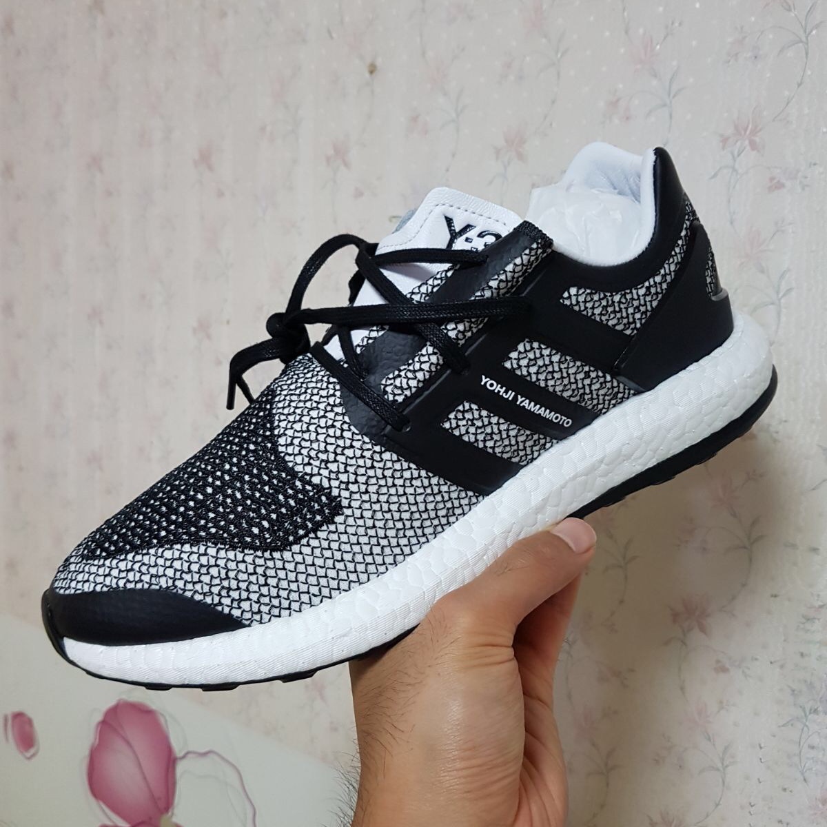Y-3 Pureboost White Black 착용 스타일