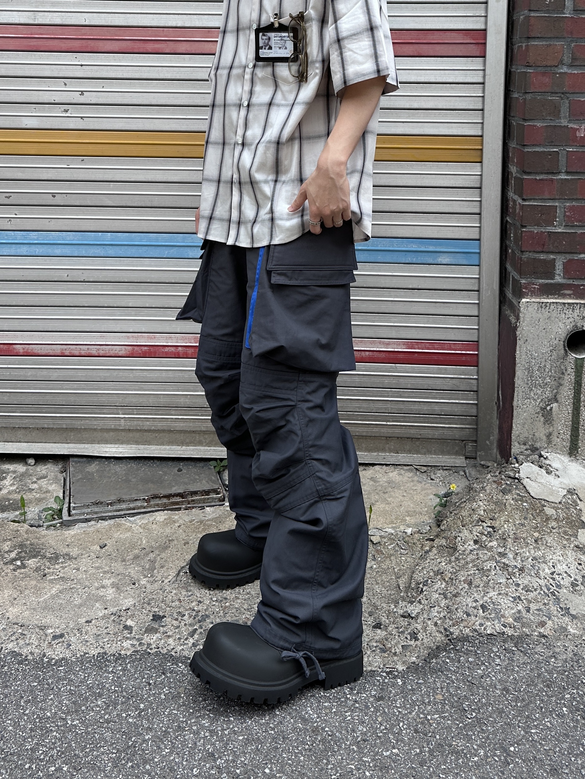 Balenciaga XL Army Boots Full Eva Black 착용 스타일 - 5