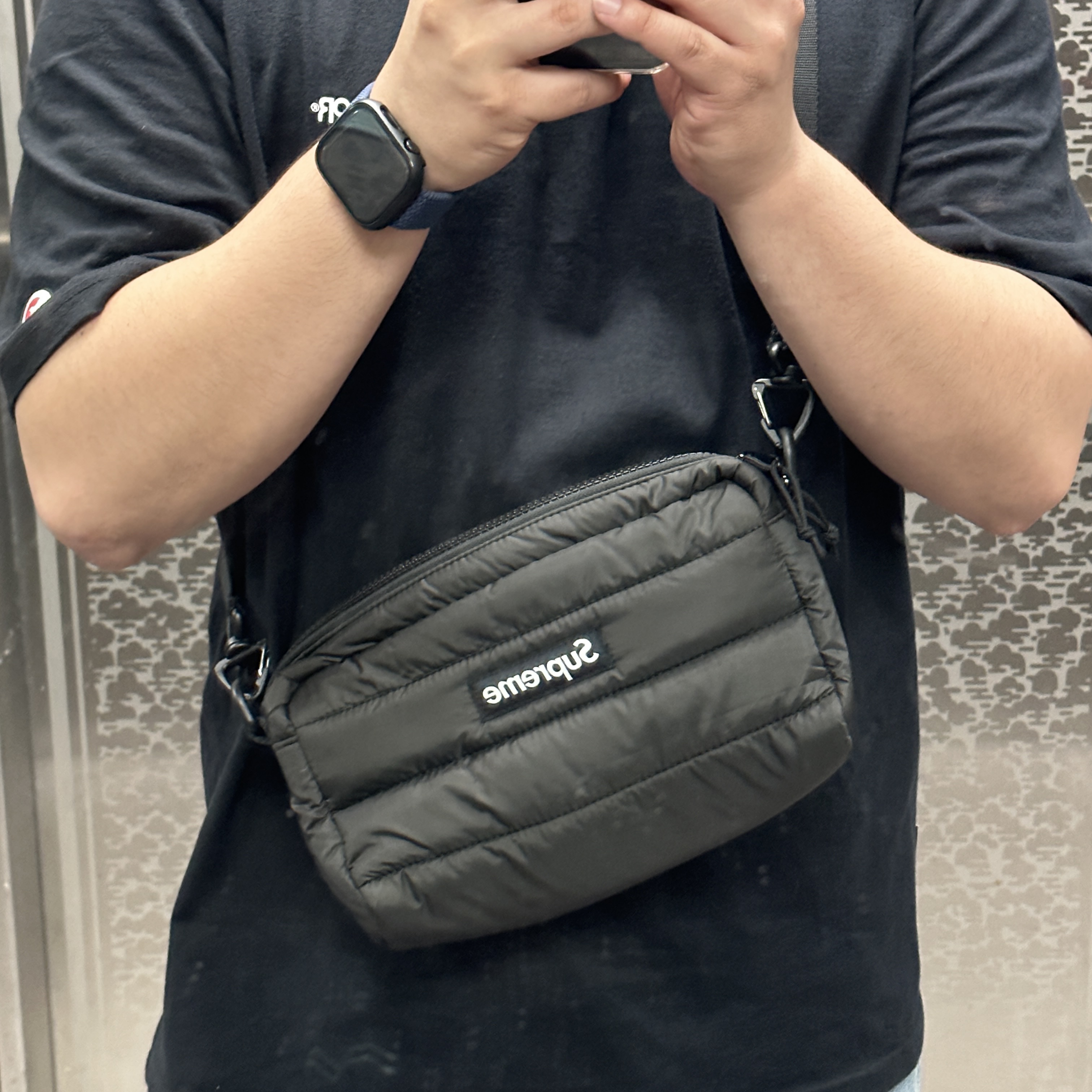 Supreme Puffer Side Bag Black - 22FW 착용 스타일